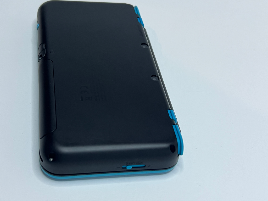 Nintendo New 2DS XL Konsole in neon blau mit 128GB, Pokemon Bank, Poke Mover & vielen Extras