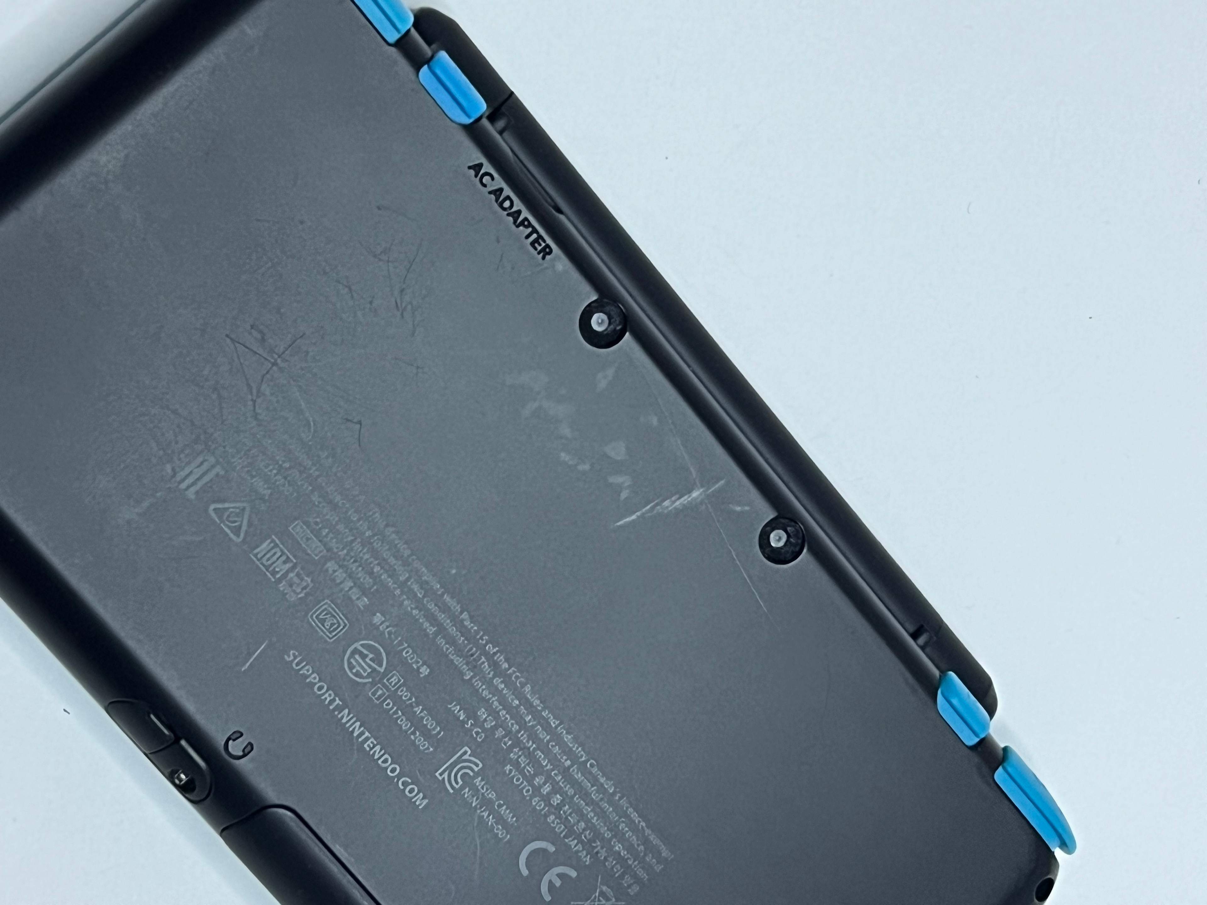 Nintendo New 2DS XL Konsole in neon blau mit 128GB, Pokemon Bank, Poke Mover & vielen Extras