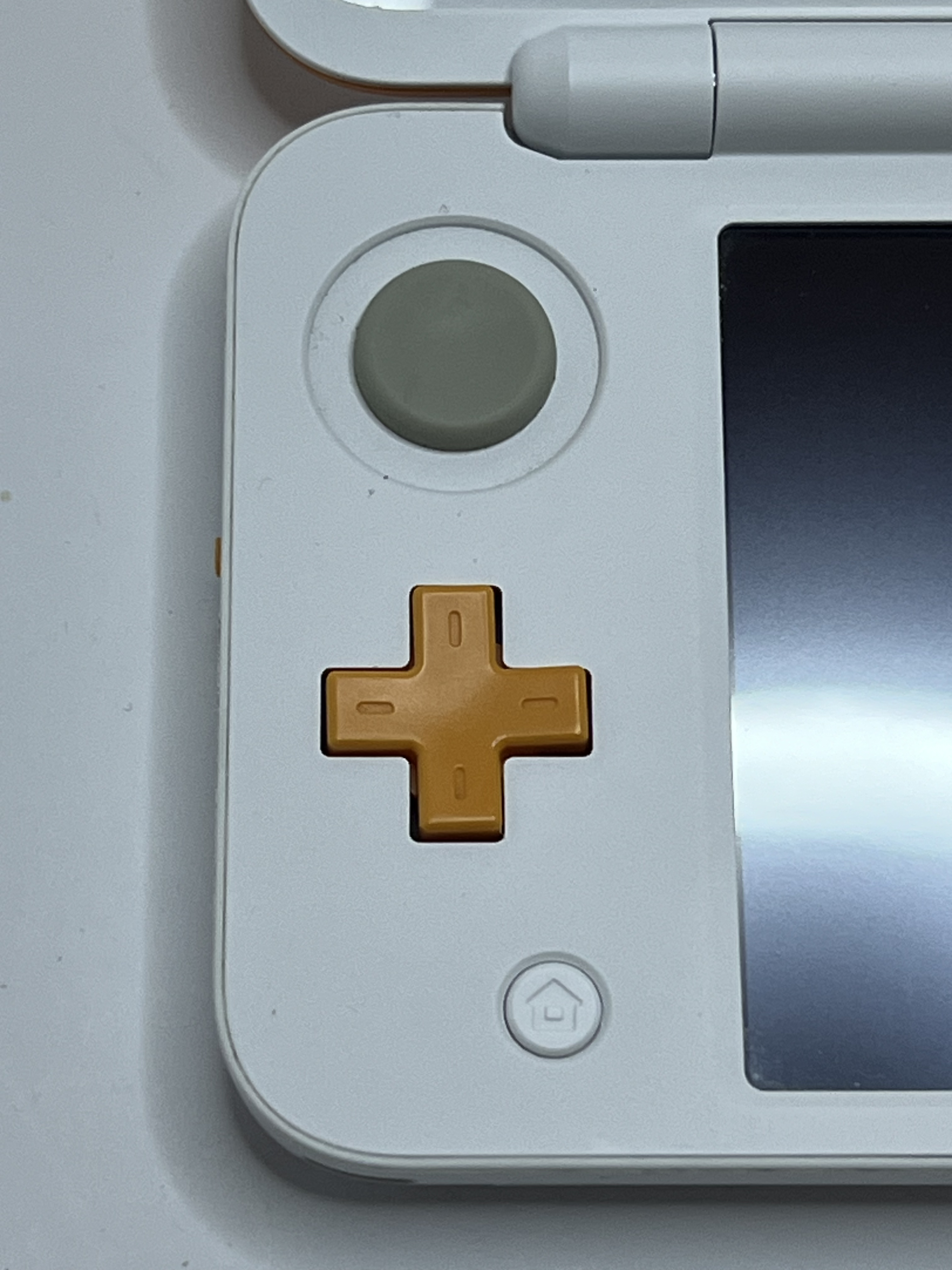 Nintendo New 2DS XL Konsole in weiß orange in OVP mit 128GB, Pokemon Bank, Poke Mover & vielen Extras