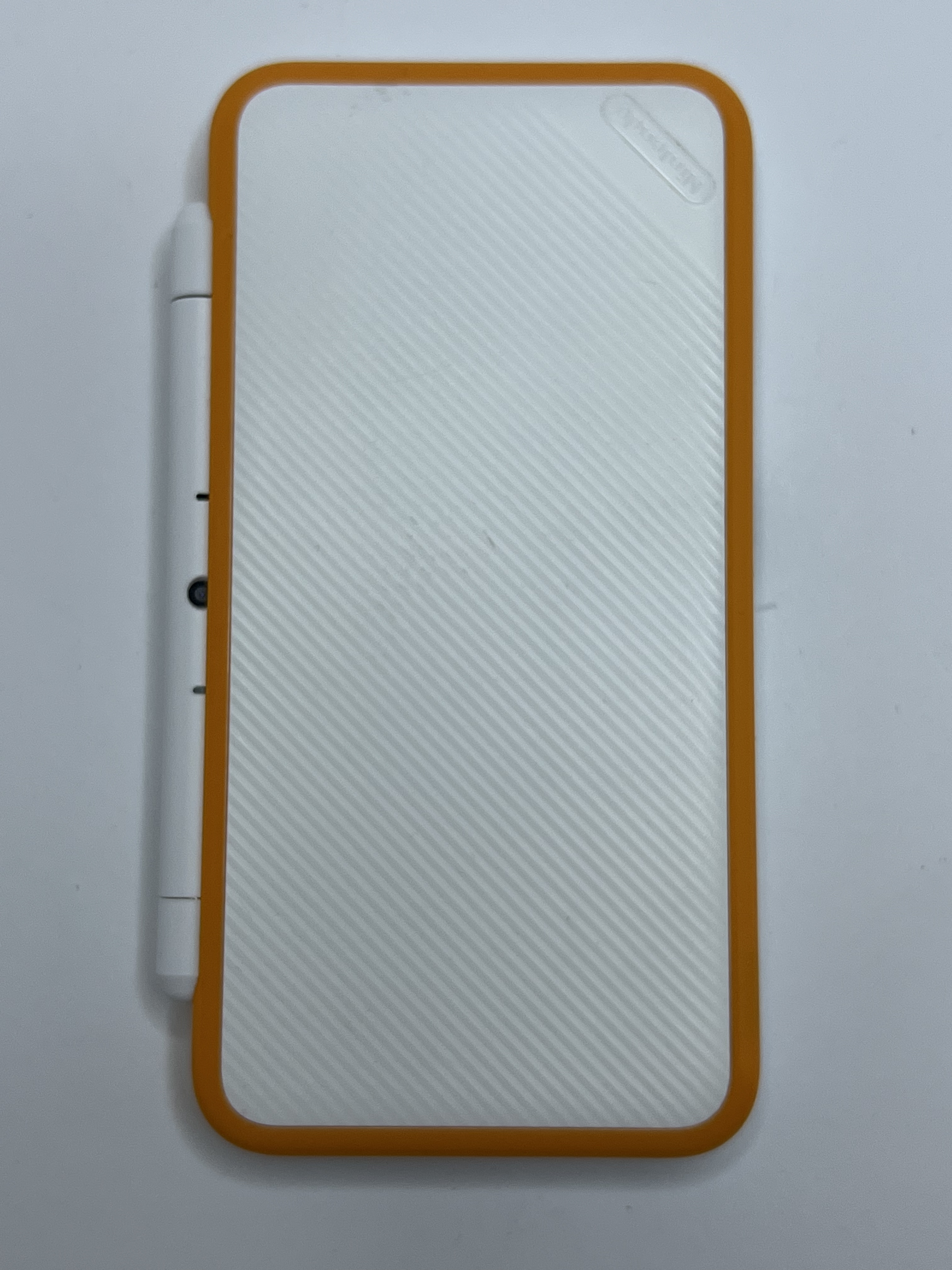 Nintendo New 2DS XL Konsole in weiß orange in OVP mit 128GB, Pokemon Bank, Poke Mover & vielen Extras
