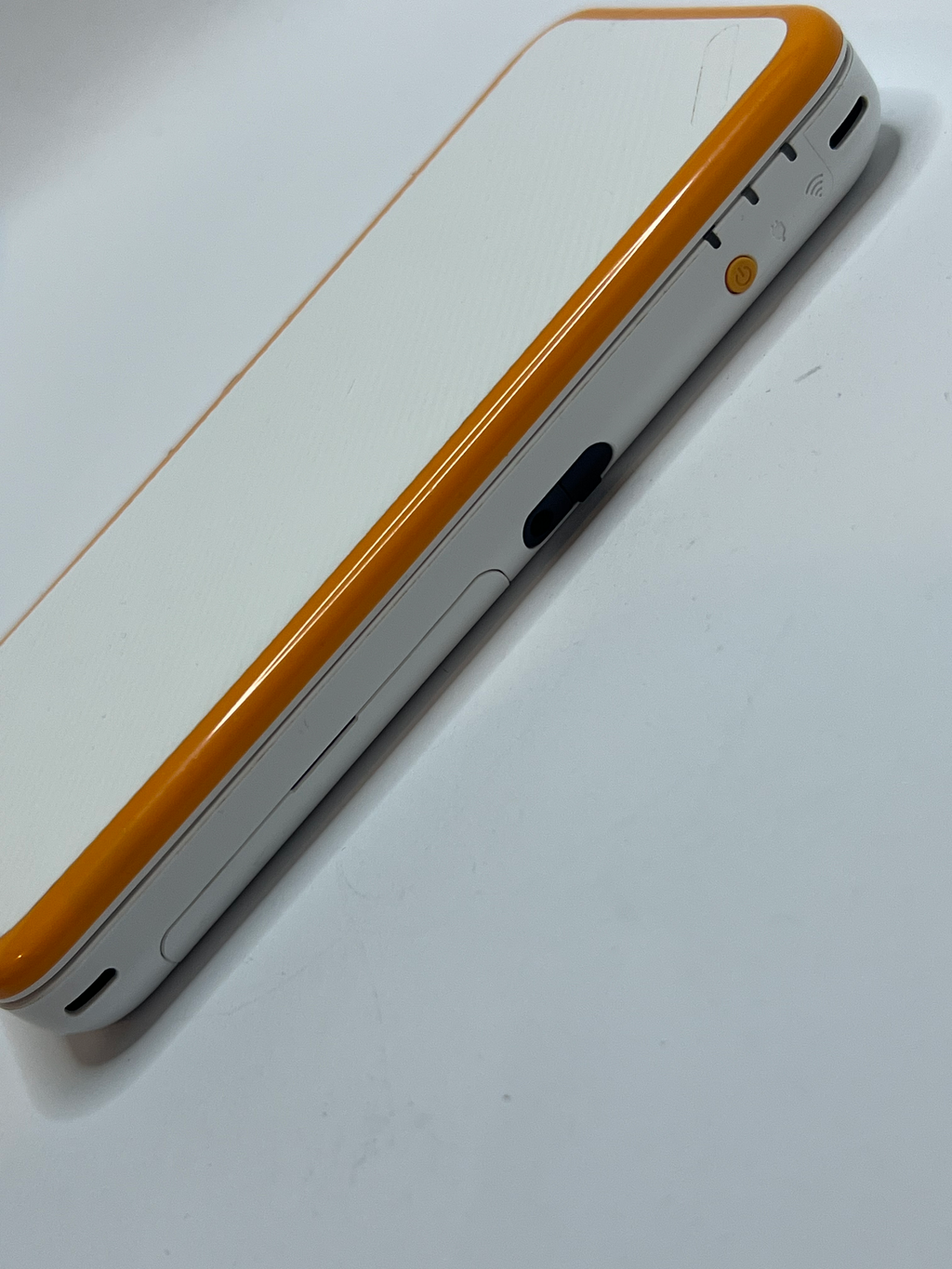 Nintendo New 2DS XL Konsole in weiß orange in OVP mit 128GB, Pokemon Bank, Poke Mover & vielen Extras