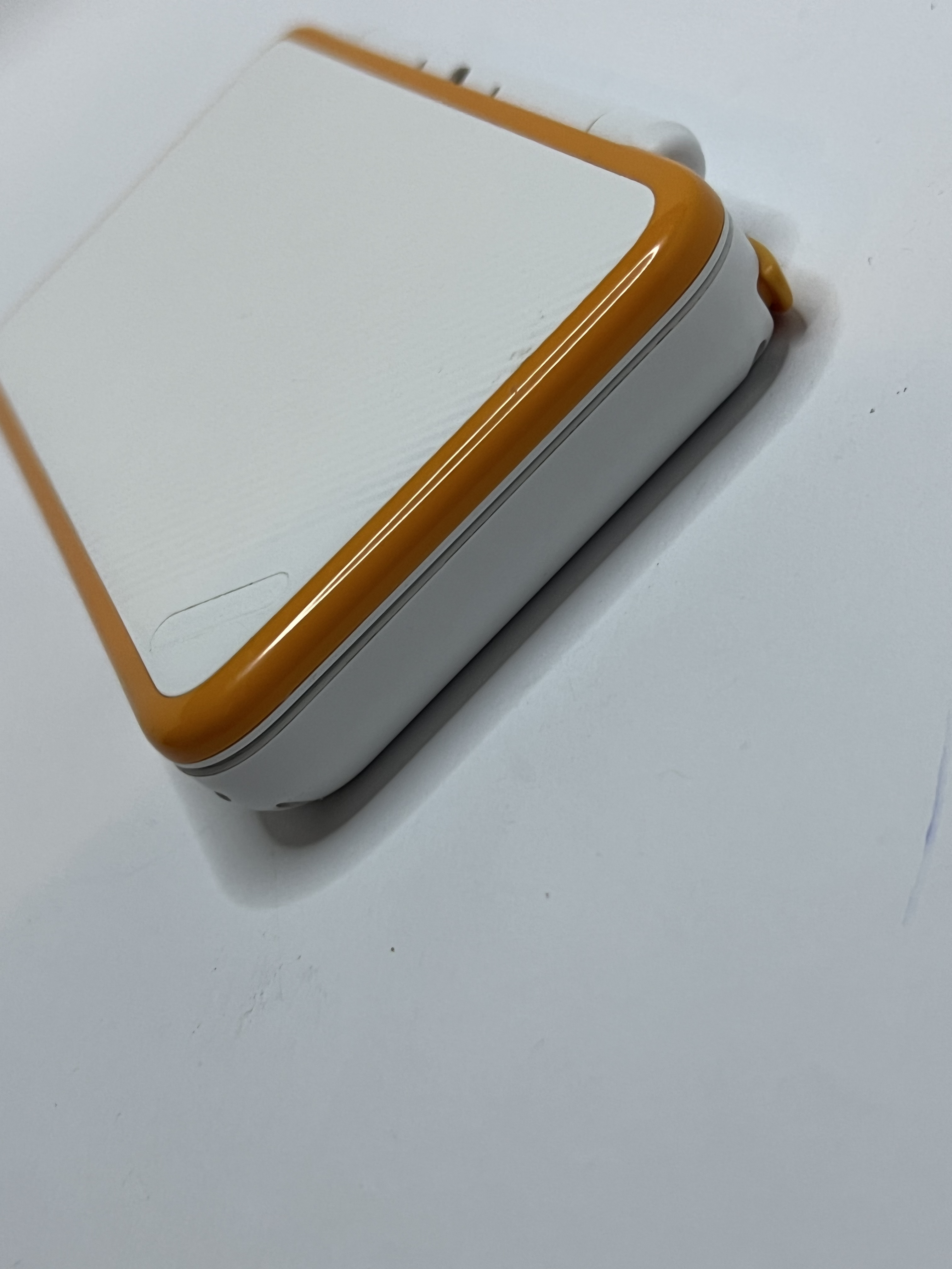 Nintendo New 2DS XL Konsole in weiß orange in OVP mit 128GB, Pokemon Bank, Poke Mover & vielen Extras