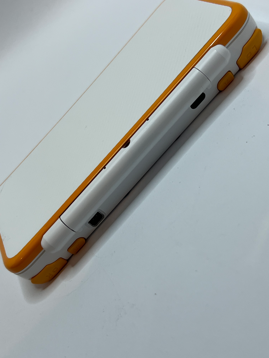 Nintendo New 2DS XL Konsole in weiß orange in OVP mit 128GB, Pokemon Bank, Poke Mover & vielen Extras