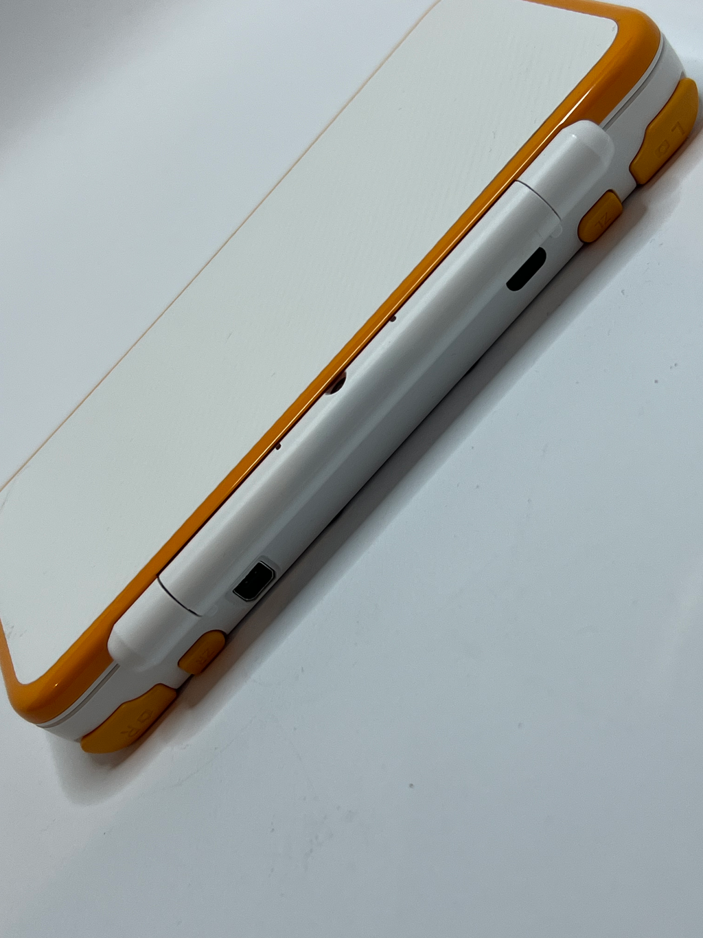 Nintendo New 2DS XL Konsole in weiß orange in OVP mit 128GB, Pokemon Bank, Poke Mover & vielen Extras