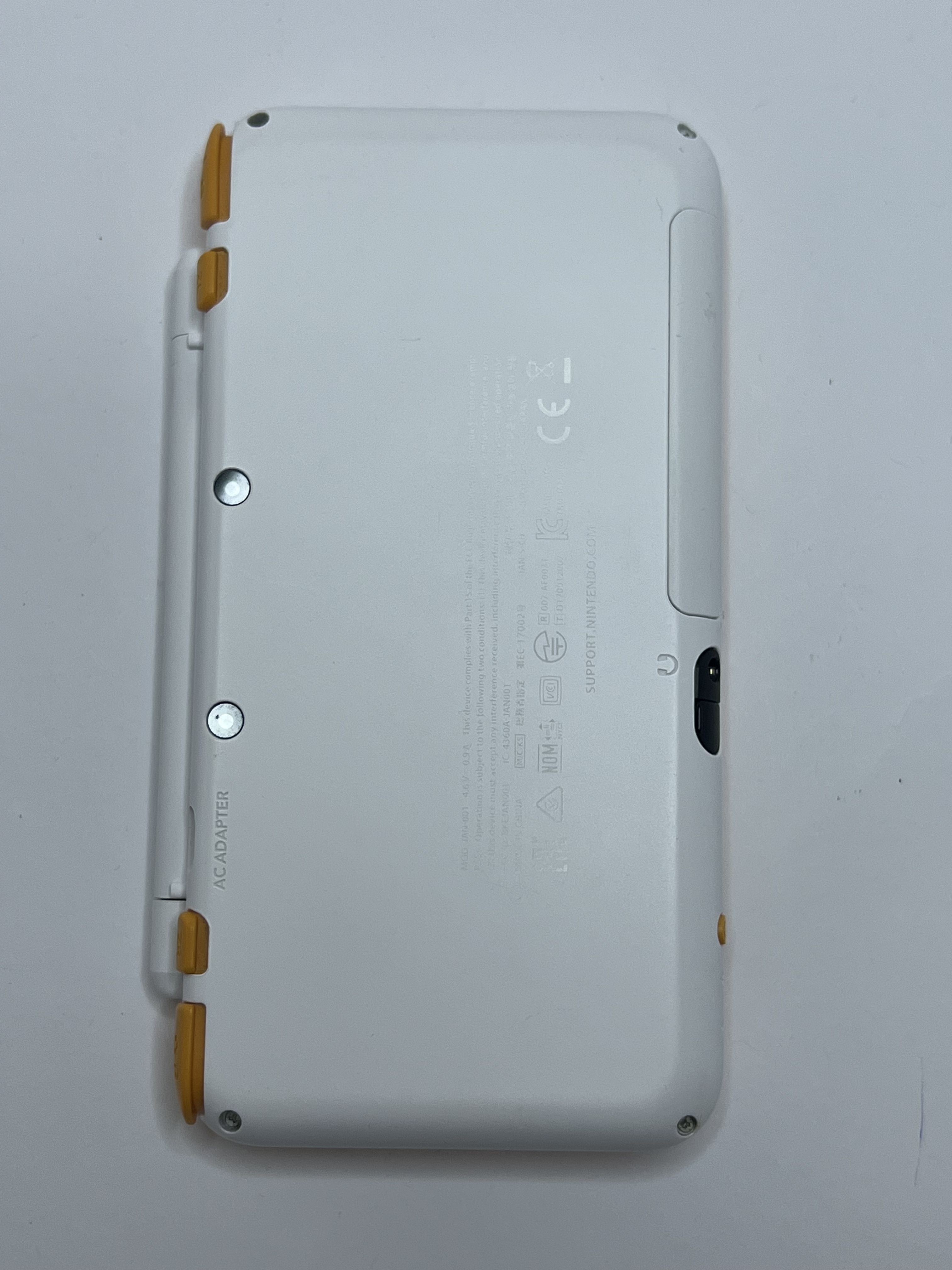 Nintendo New 2DS XL Konsole in weiß orange in OVP mit 128GB, Pokemon Bank, Poke Mover & vielen Extras