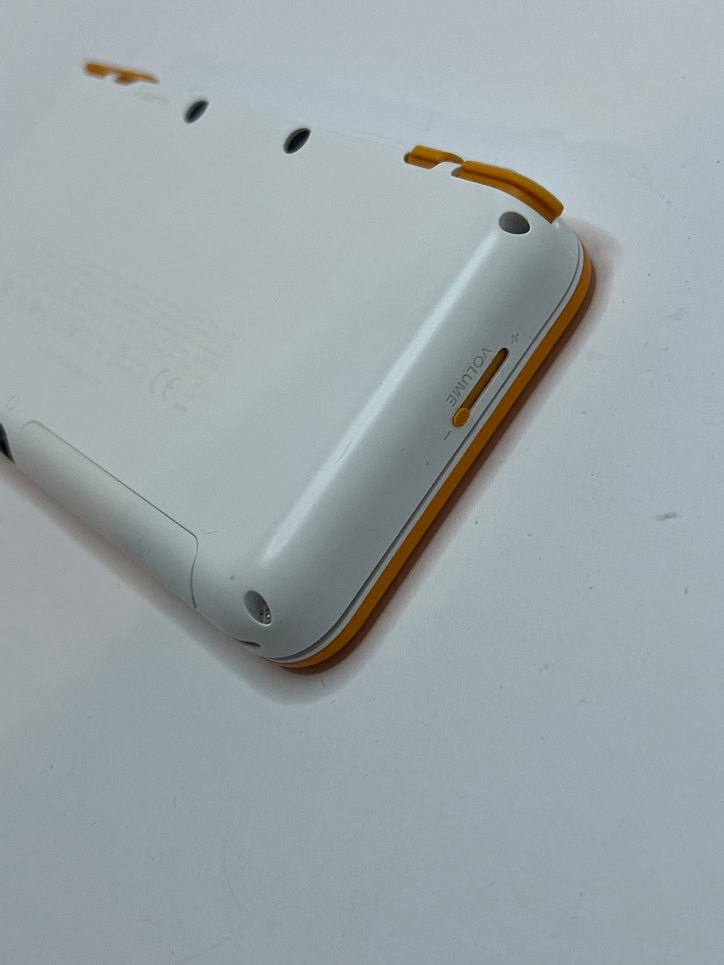 Nintendo New 2DS XL Konsole in weiß orange in OVP mit 128GB, Pokemon Bank, Poke Mover & vielen Extras
