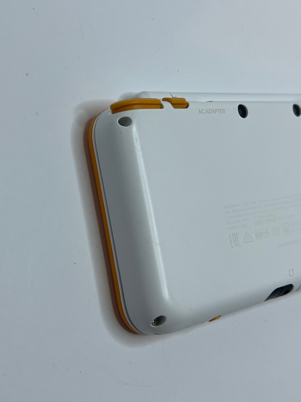 Nintendo New 2DS XL Konsole in weiß orange in OVP mit 128GB, Pokemon Bank, Poke Mover & vielen Extras