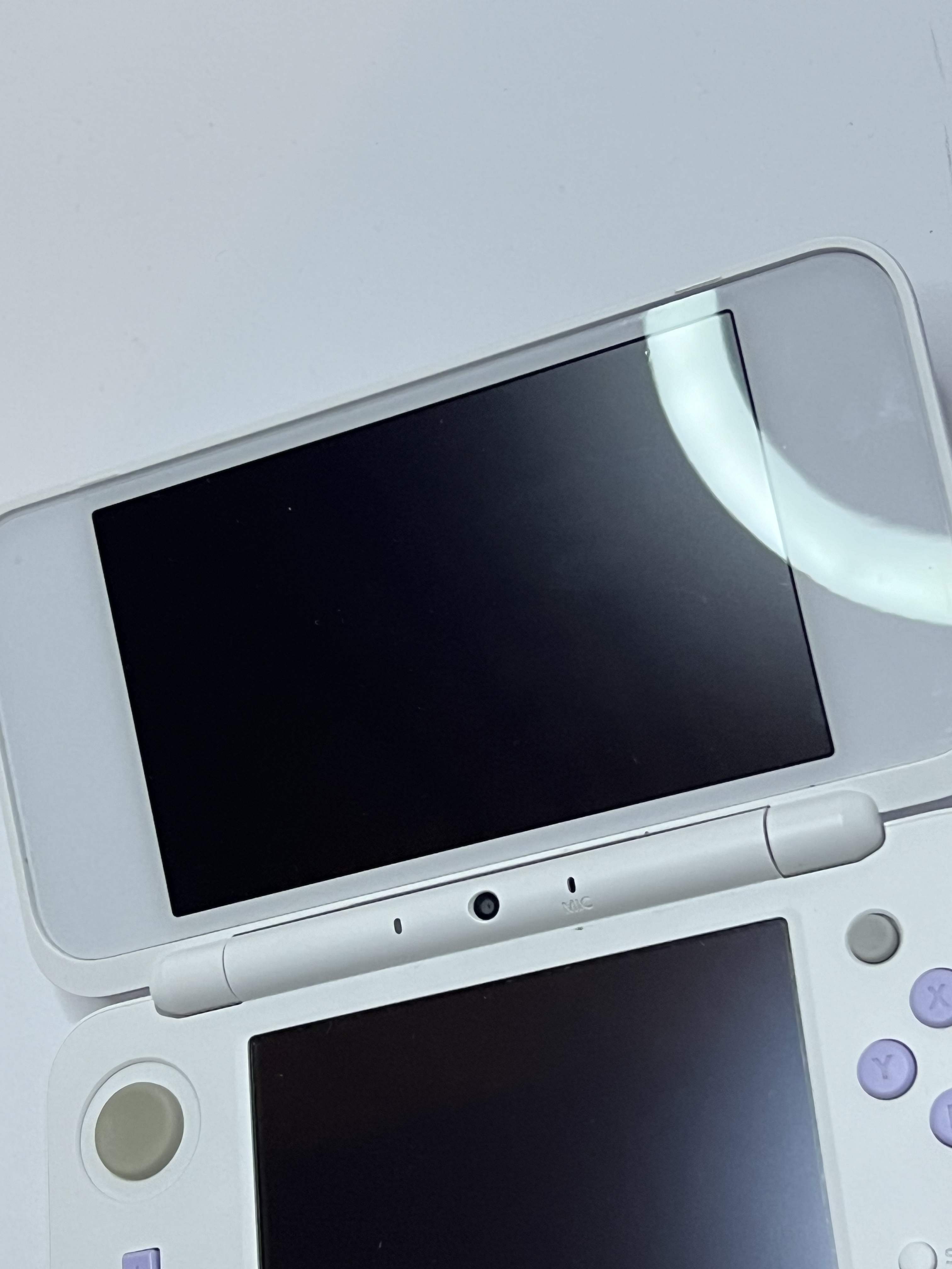 Nintendo New 2DS XL Konsole in weiß lavendel lila mit 128GB, Pokemon Bank, Poke Mover & vielen Extras