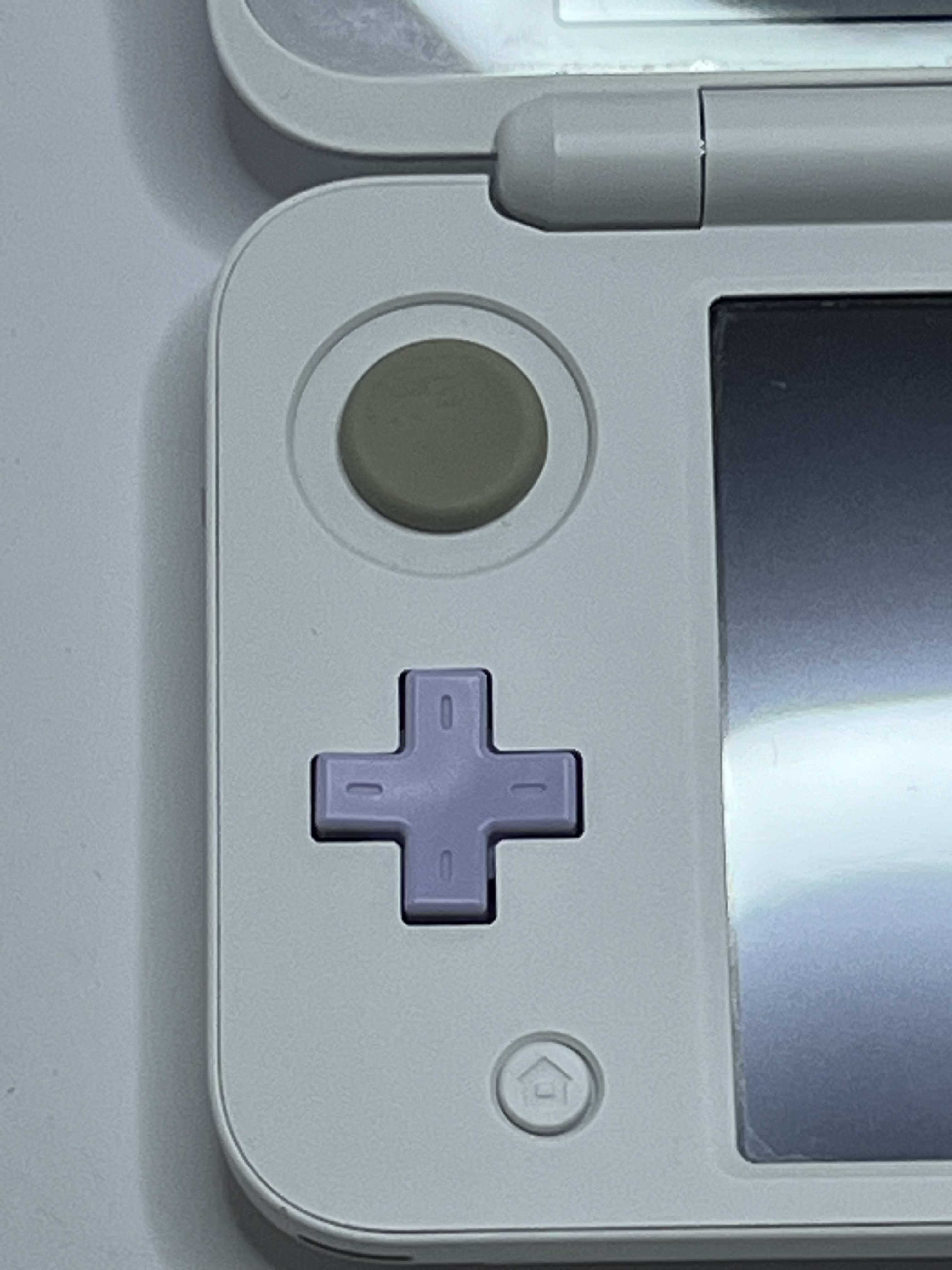 Nintendo New 2DS XL Konsole in weiß lavendel lila mit 128GB, Pokemon Bank, Poke Mover & vielen Extras