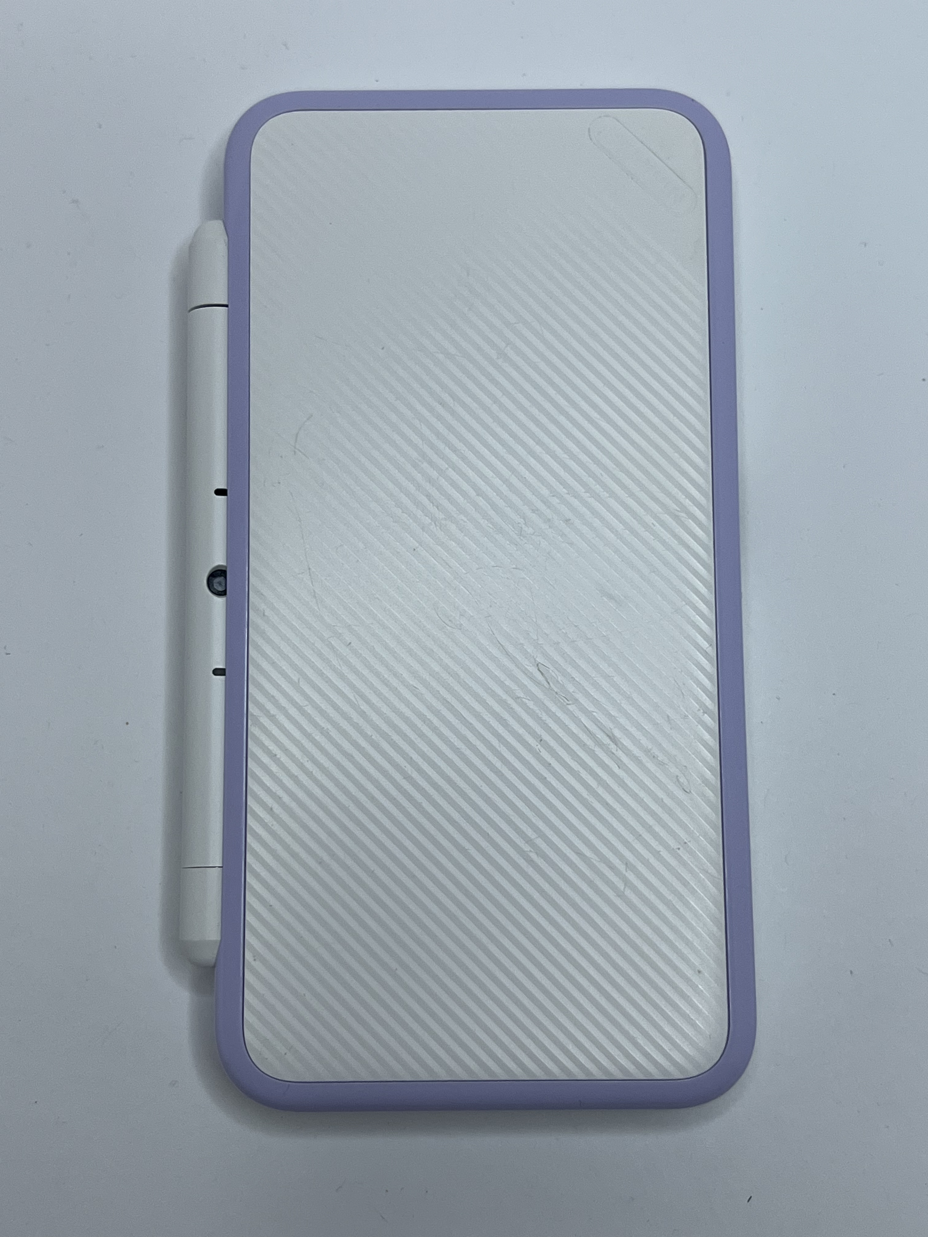 Nintendo New 2DS XL Konsole in weiß lavendel lila mit 128GB, Pokemon Bank, Poke Mover & vielen Extras