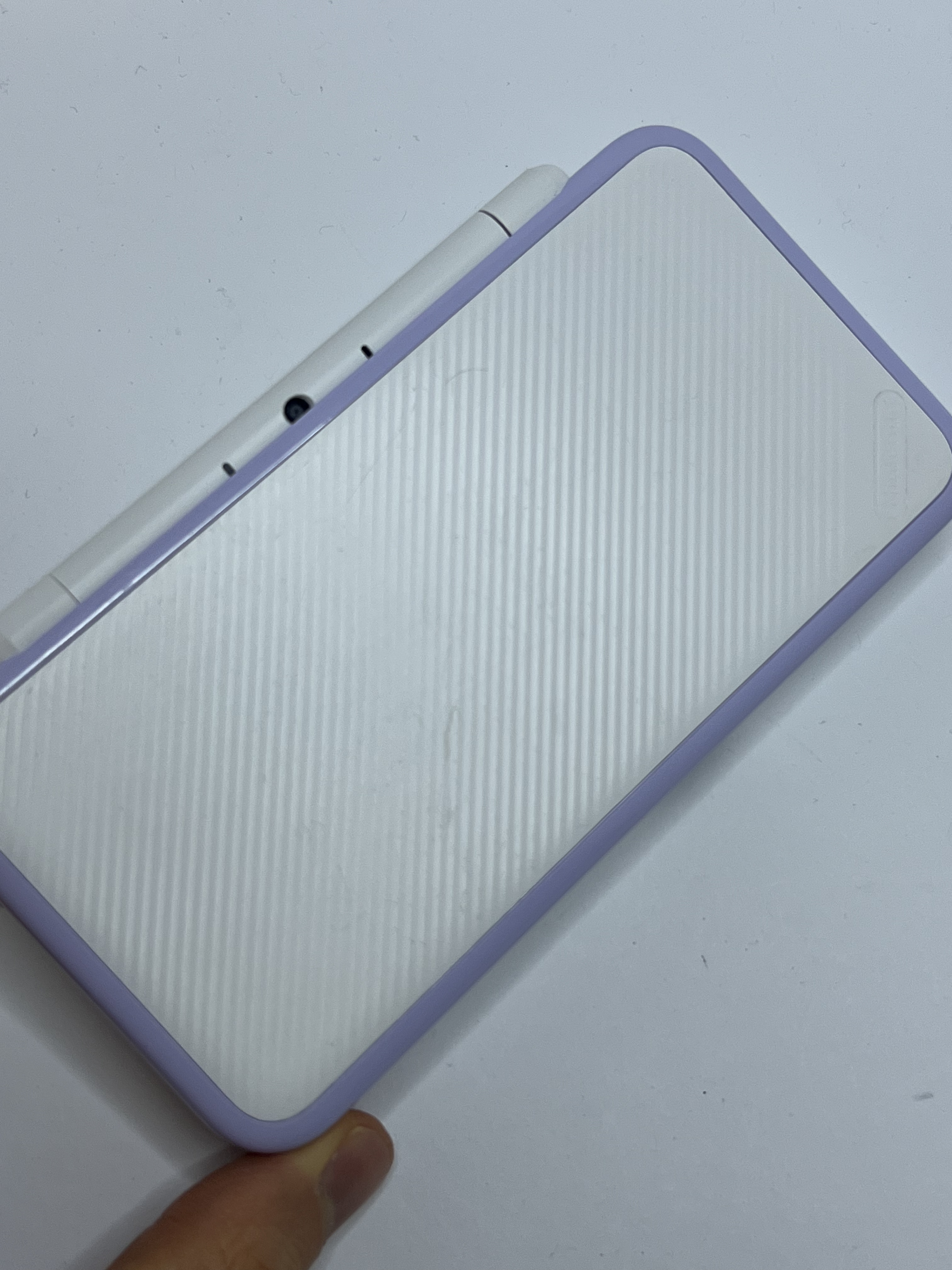 Nintendo New 2DS XL Konsole in weiß lavendel lila mit 128GB, Pokemon Bank, Poke Mover & vielen Extras