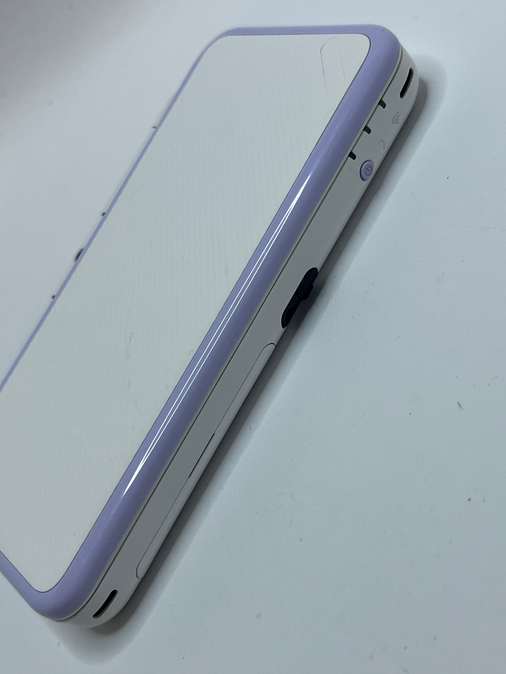 Nintendo New 2DS XL Konsole in weiß lavendel lila mit 128GB, Pokemon Bank, Poke Mover & vielen Extras