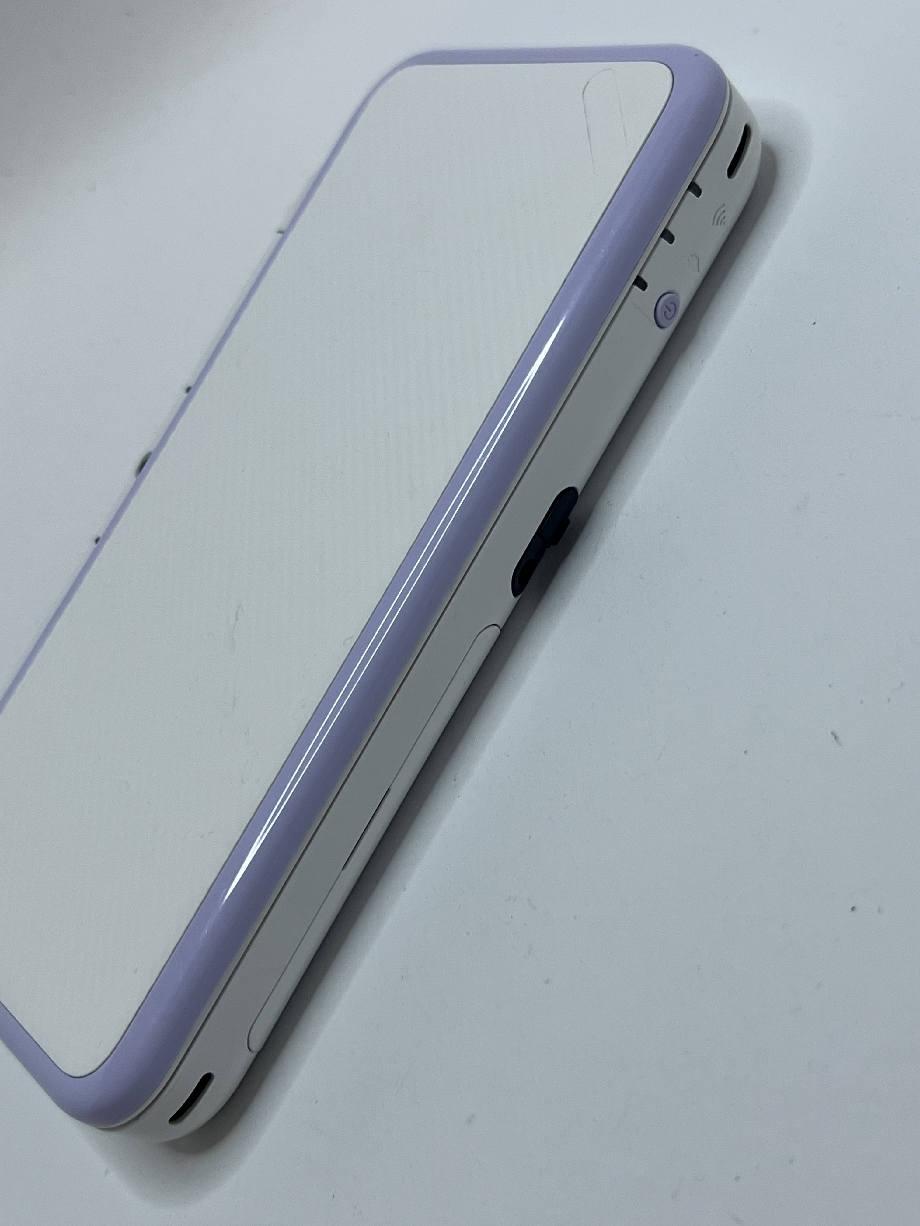 Nintendo New 2DS XL Konsole in weiß lavendel lila mit 128GB, Pokemon Bank, Poke Mover & vielen Extras