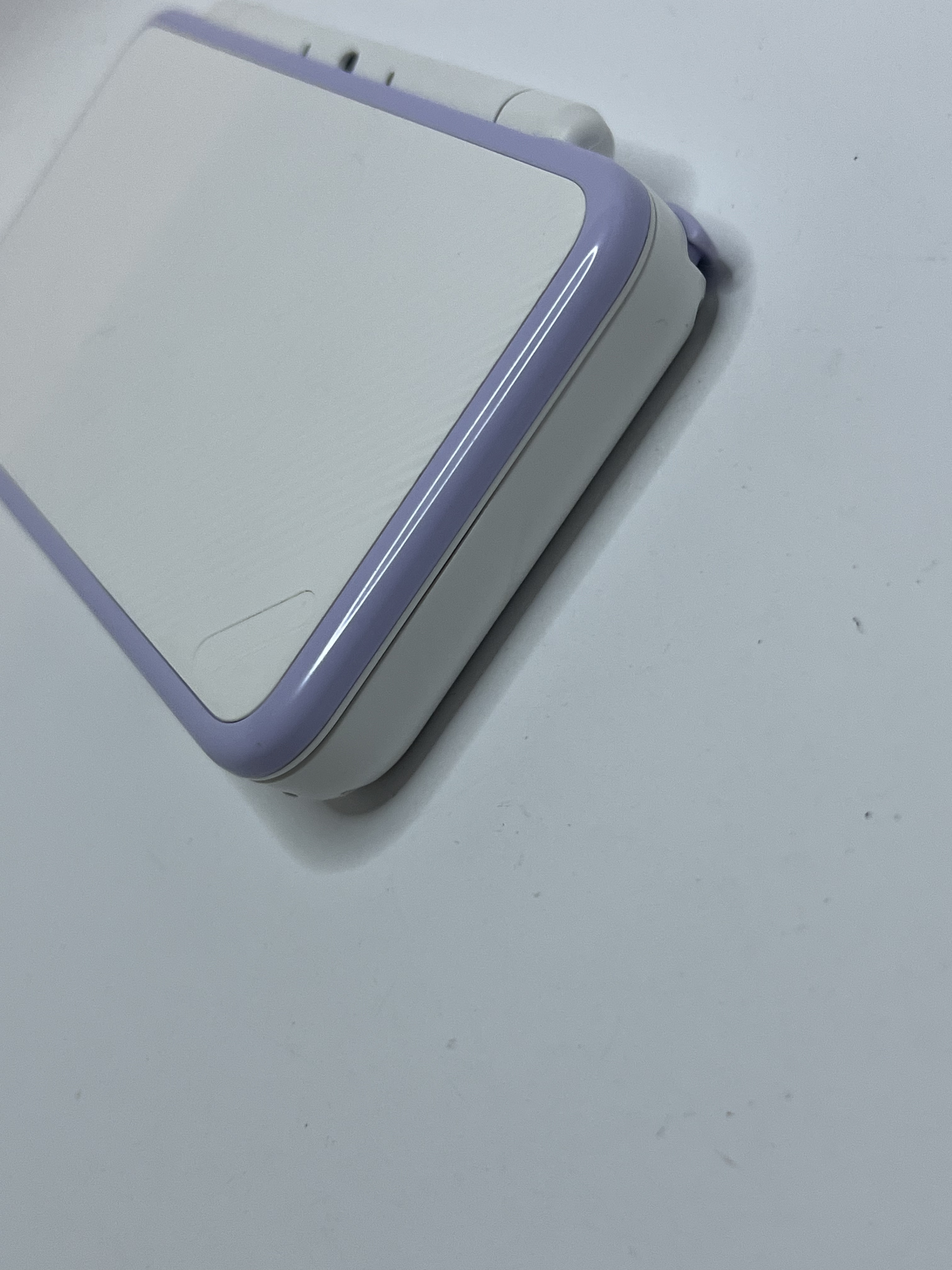 Nintendo New 2DS XL Konsole in weiß lavendel lila mit 128GB, Pokemon Bank, Poke Mover & vielen Extras
