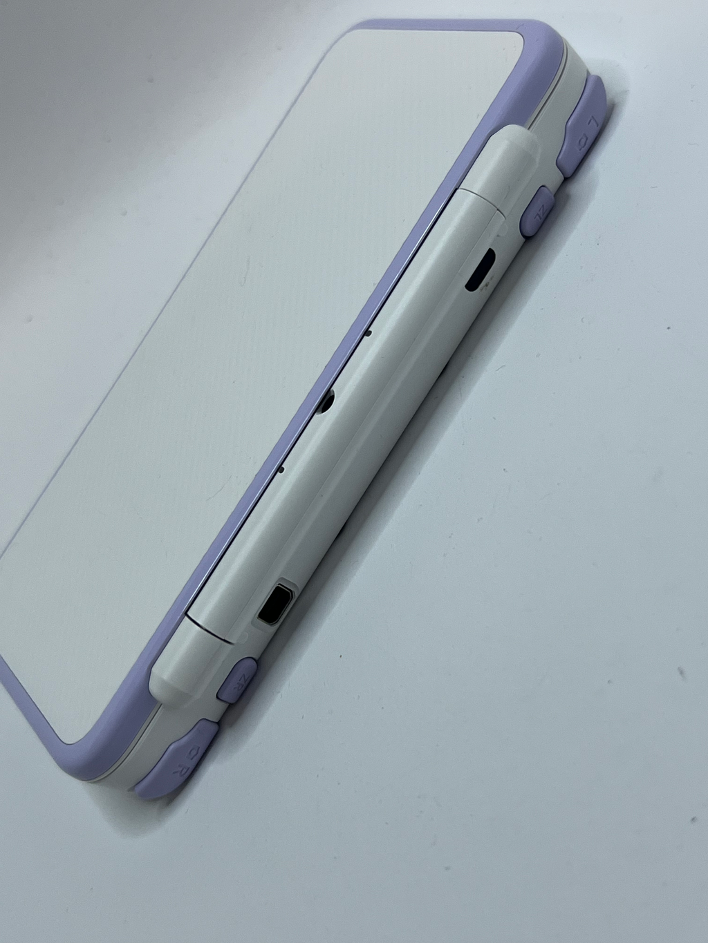Nintendo New 2DS XL Konsole in weiß lavendel lila mit 128GB, Pokemon Bank, Poke Mover & vielen Extras