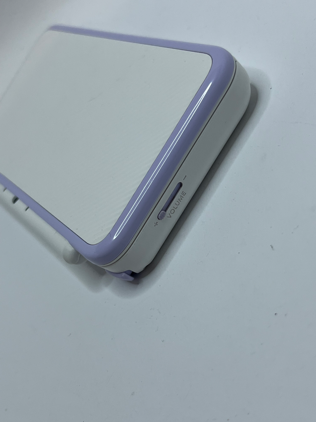 Nintendo New 2DS XL Konsole in weiß lavendel lila mit 128GB, Pokemon Bank, Poke Mover & vielen Extras