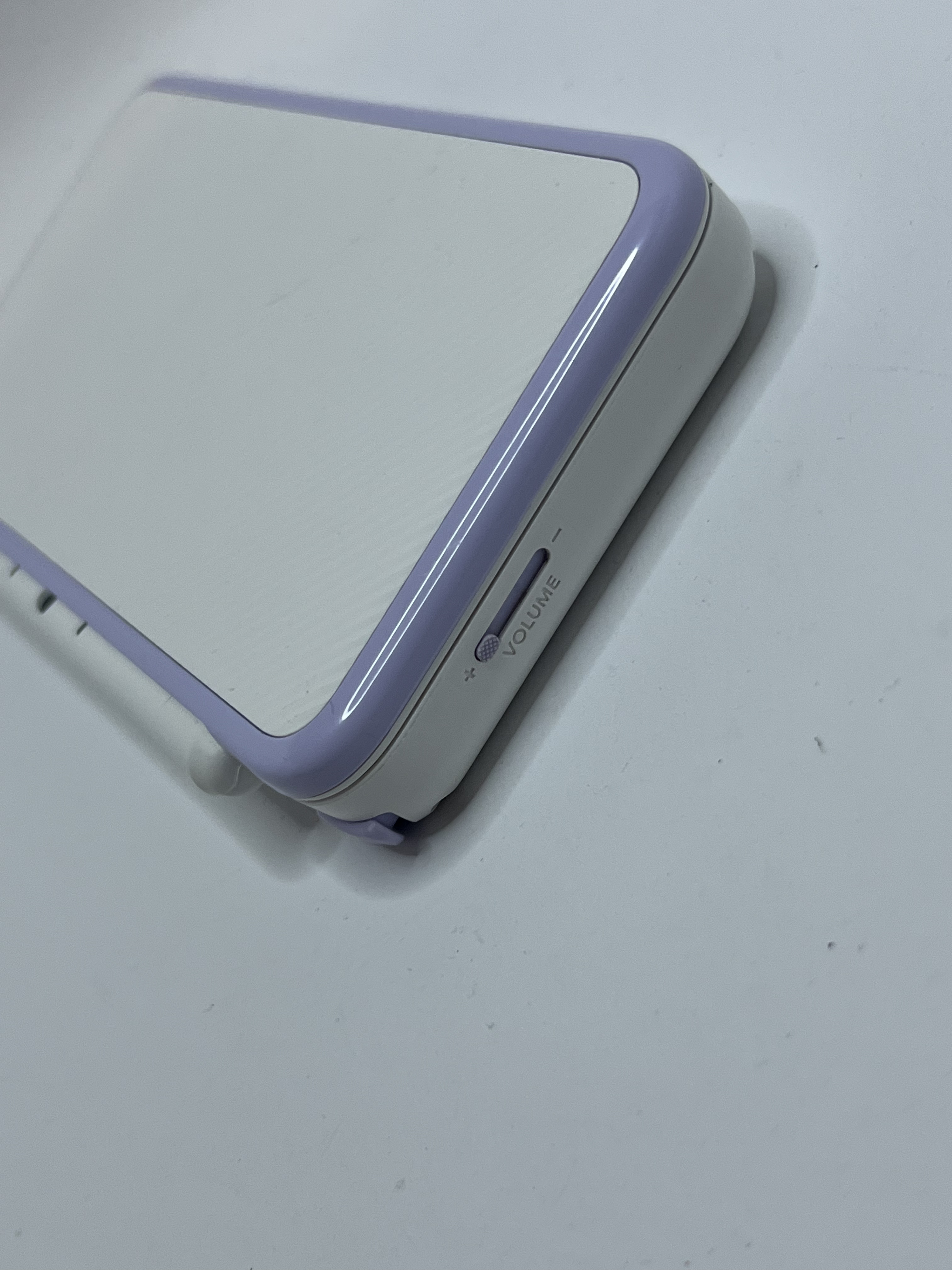 Nintendo New 2DS XL Konsole in weiß lavendel lila mit 128GB, Pokemon Bank, Poke Mover & vielen Extras