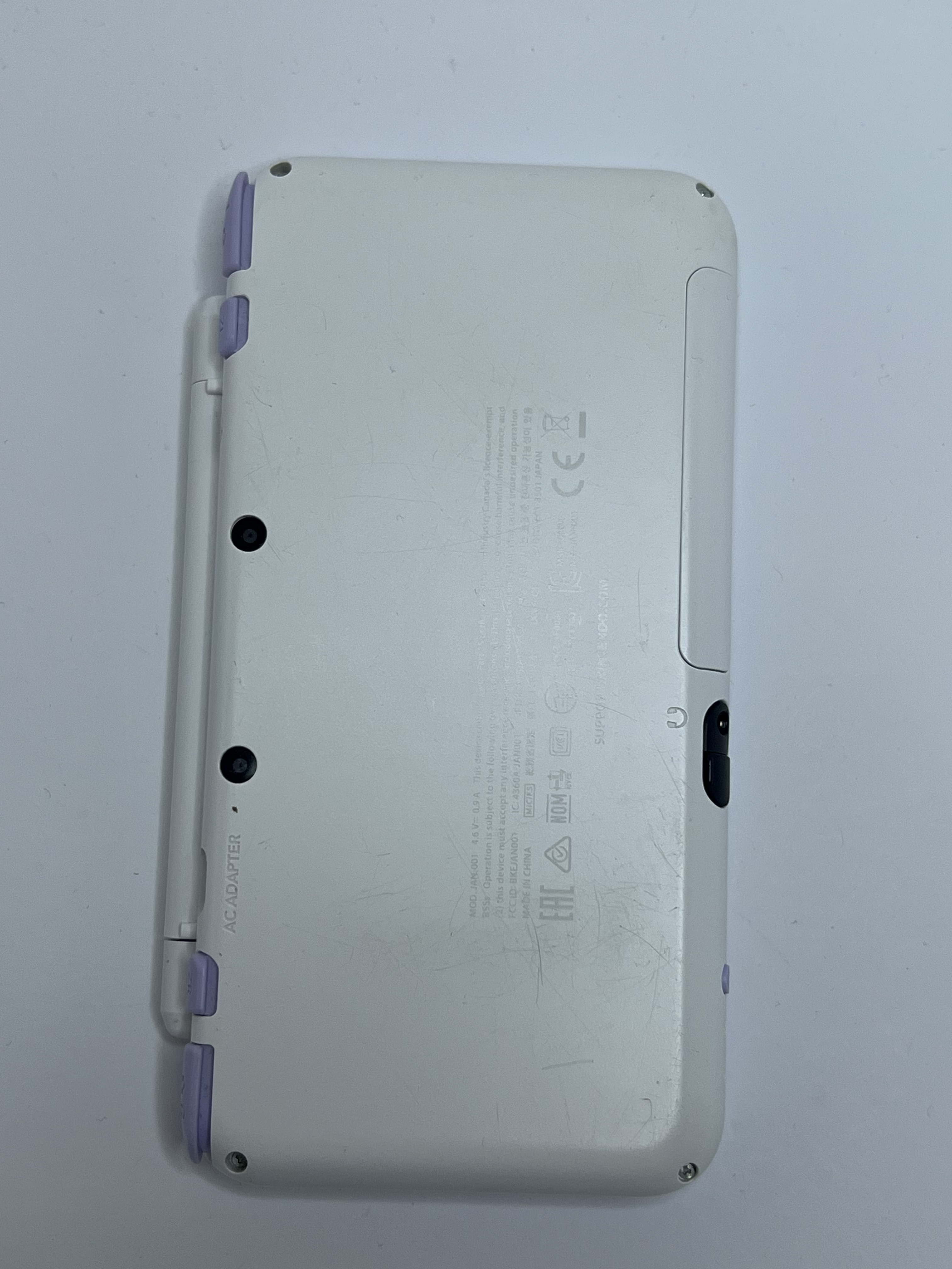 Nintendo New 2DS XL Konsole in weiß lavendel lila mit 128GB, Pokemon Bank, Poke Mover & vielen Extras