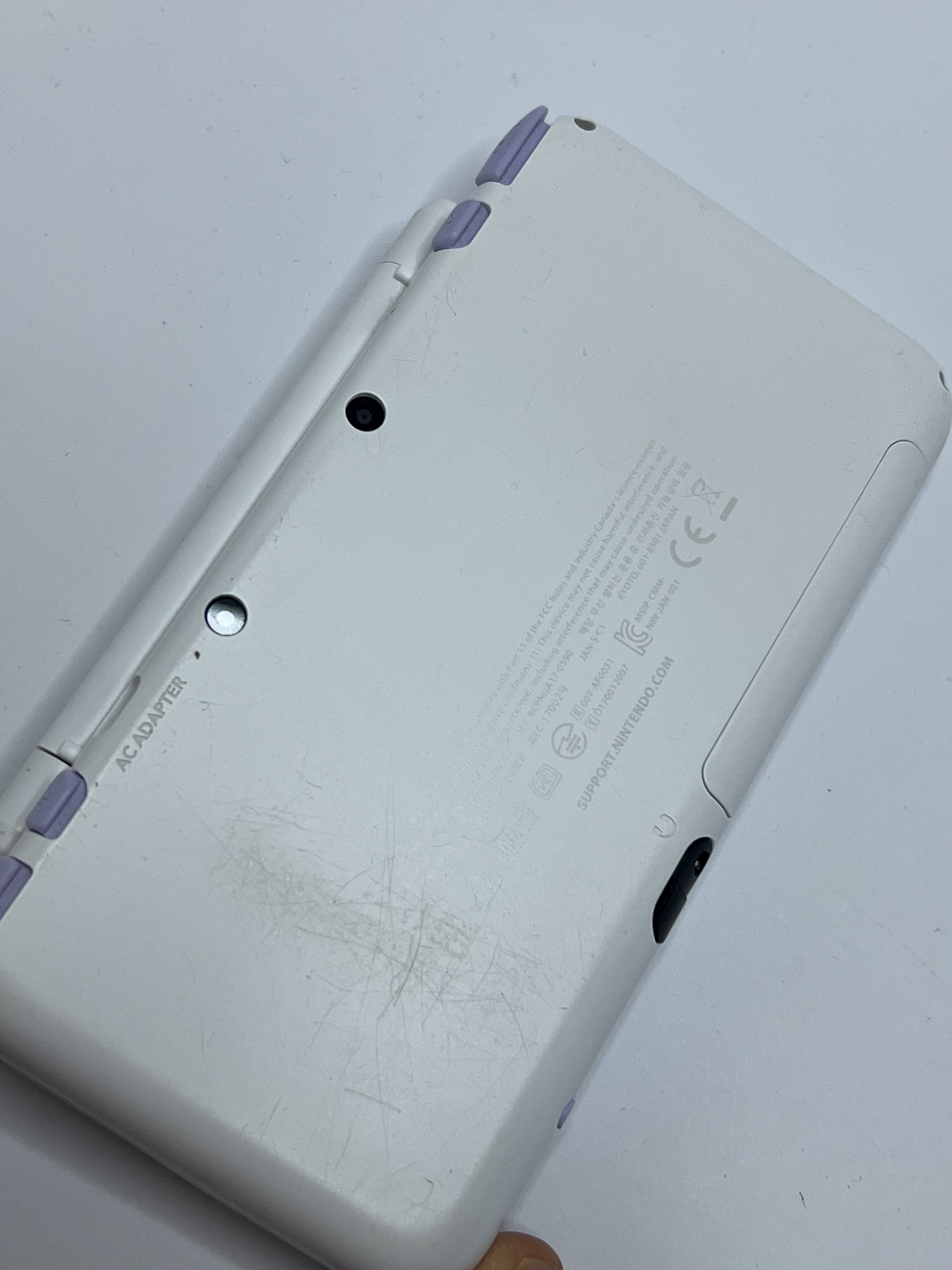 Nintendo New 2DS XL Konsole in weiß lavendel lila mit 128GB, Pokemon Bank, Poke Mover & vielen Extras
