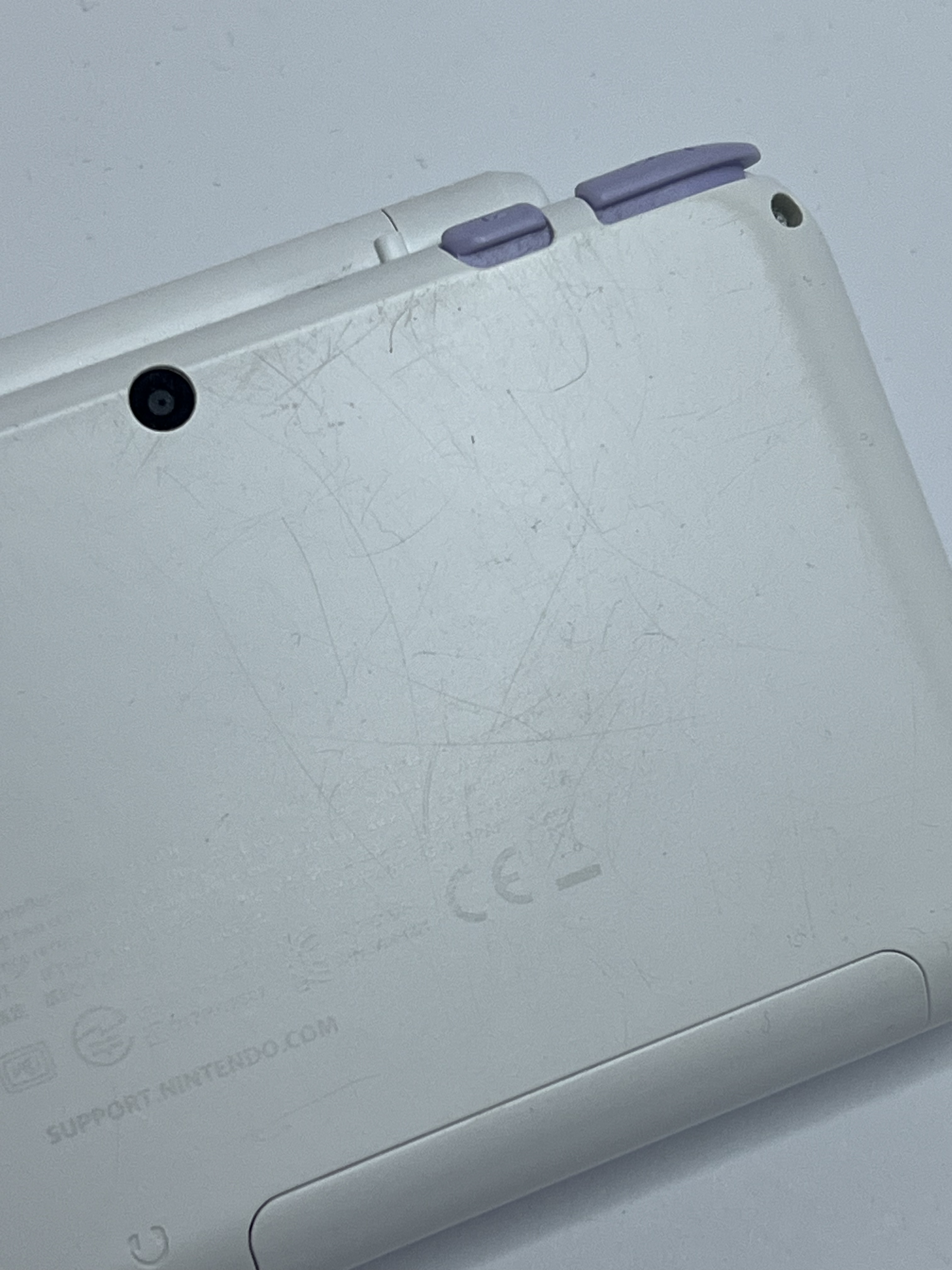 Nintendo New 2DS XL Konsole in weiß lavendel lila mit 128GB, Pokemon Bank, Poke Mover & vielen Extras
