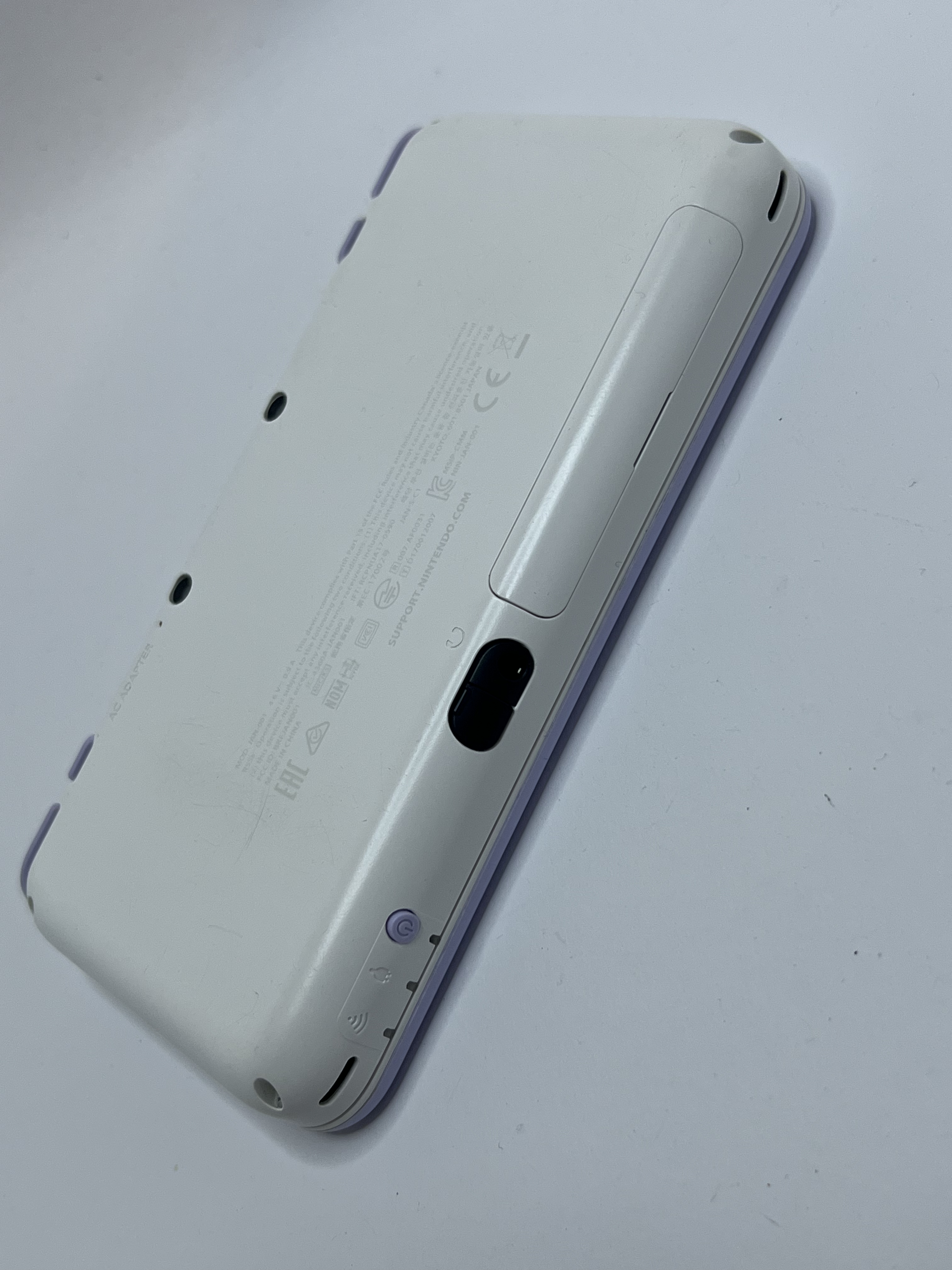 Nintendo New 2DS XL Konsole in weiß lavendel lila mit 128GB, Pokemon Bank, Poke Mover & vielen Extras