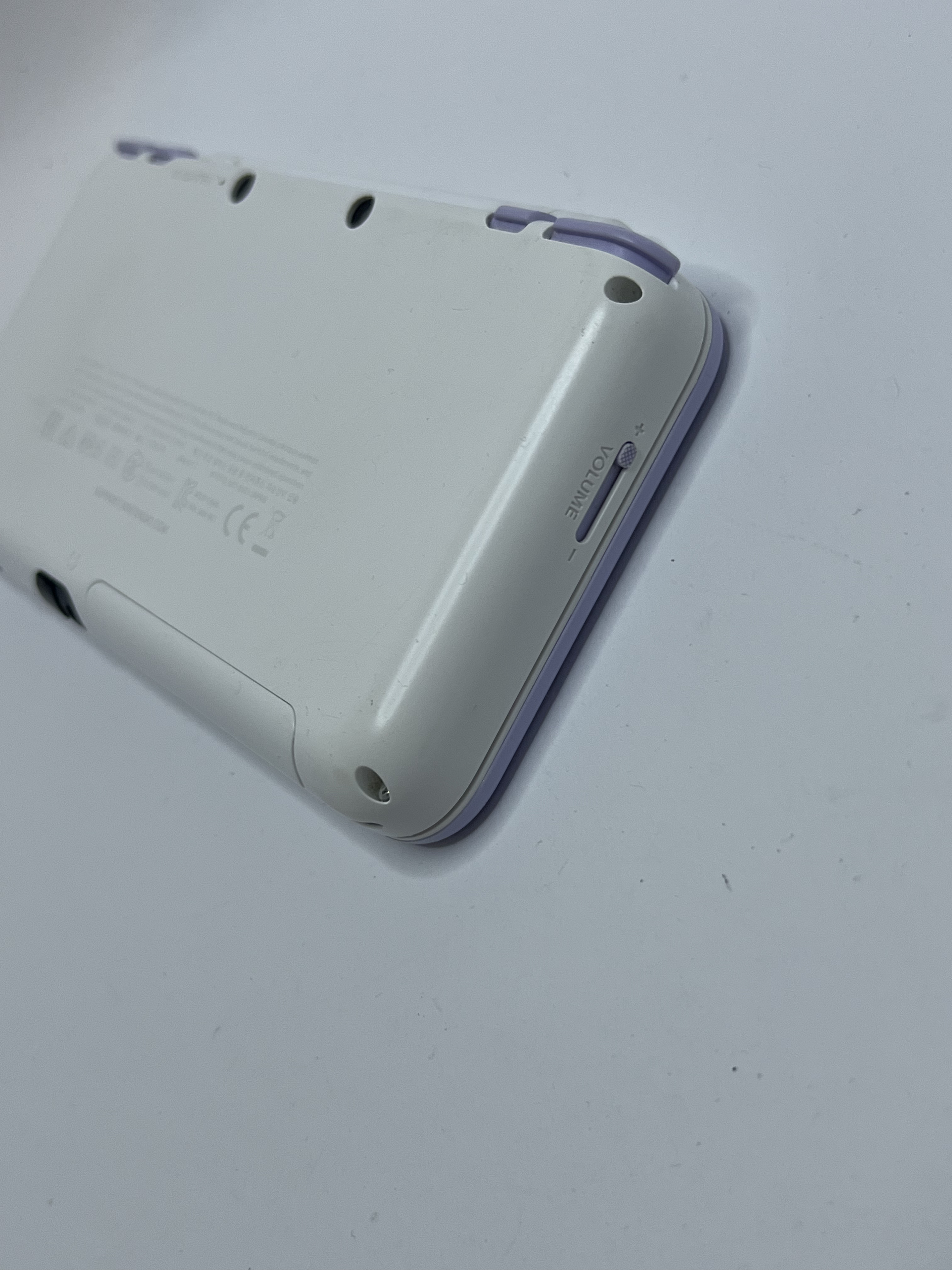 Nintendo New 2DS XL Konsole in weiß lavendel lila mit 128GB, Pokemon Bank, Poke Mover & vielen Extras