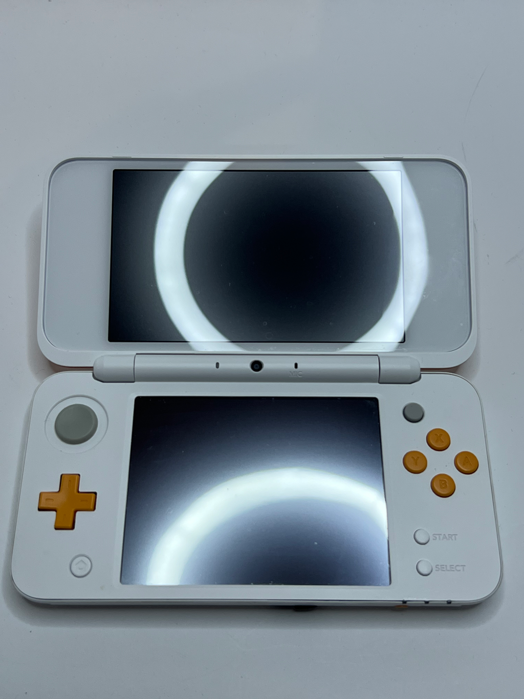 Nintendo New 2DS XL Konsole in weiß orange mit 128GB, Pokemon Bank, Poke Mover & vielen Extras