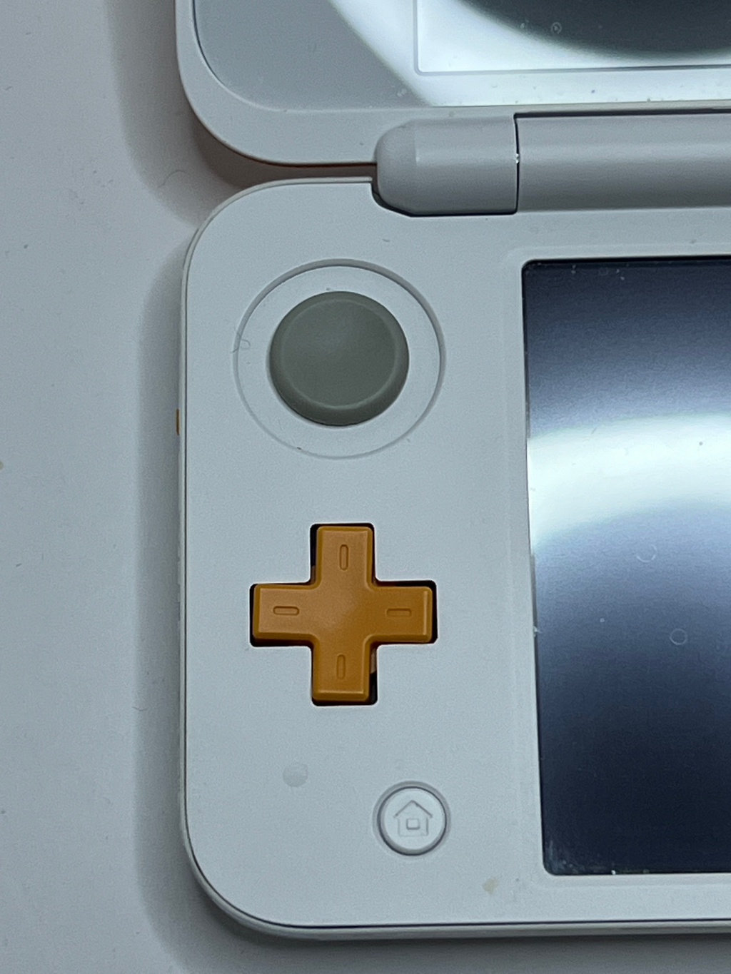 Nintendo New 2DS XL Konsole in weiß orange mit 128GB, Pokemon Bank, Poke Mover & vielen Extras