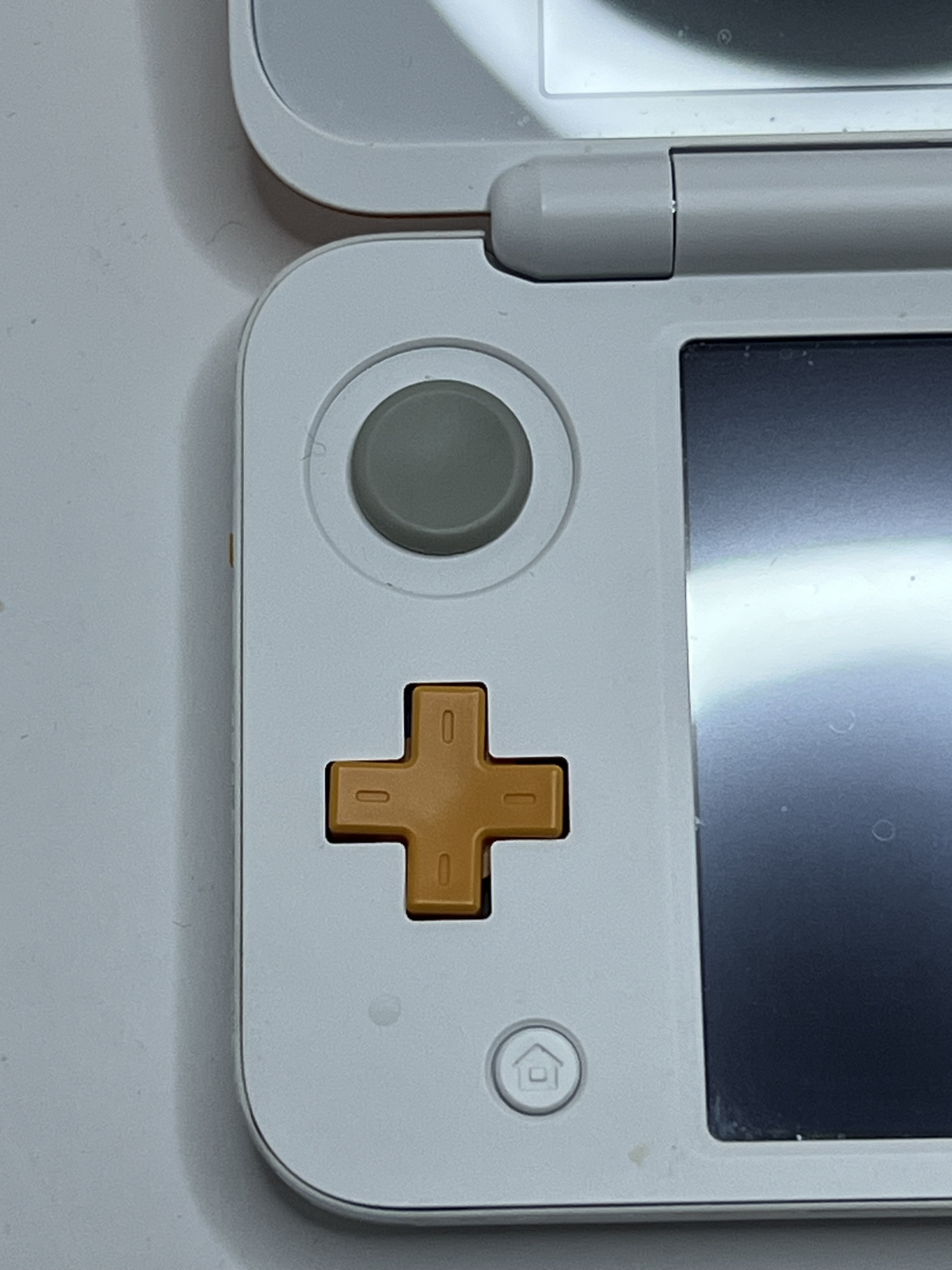 Nintendo New 2DS XL Konsole in weiß orange mit 128GB, Pokemon Bank, Poke Mover & vielen Extras
