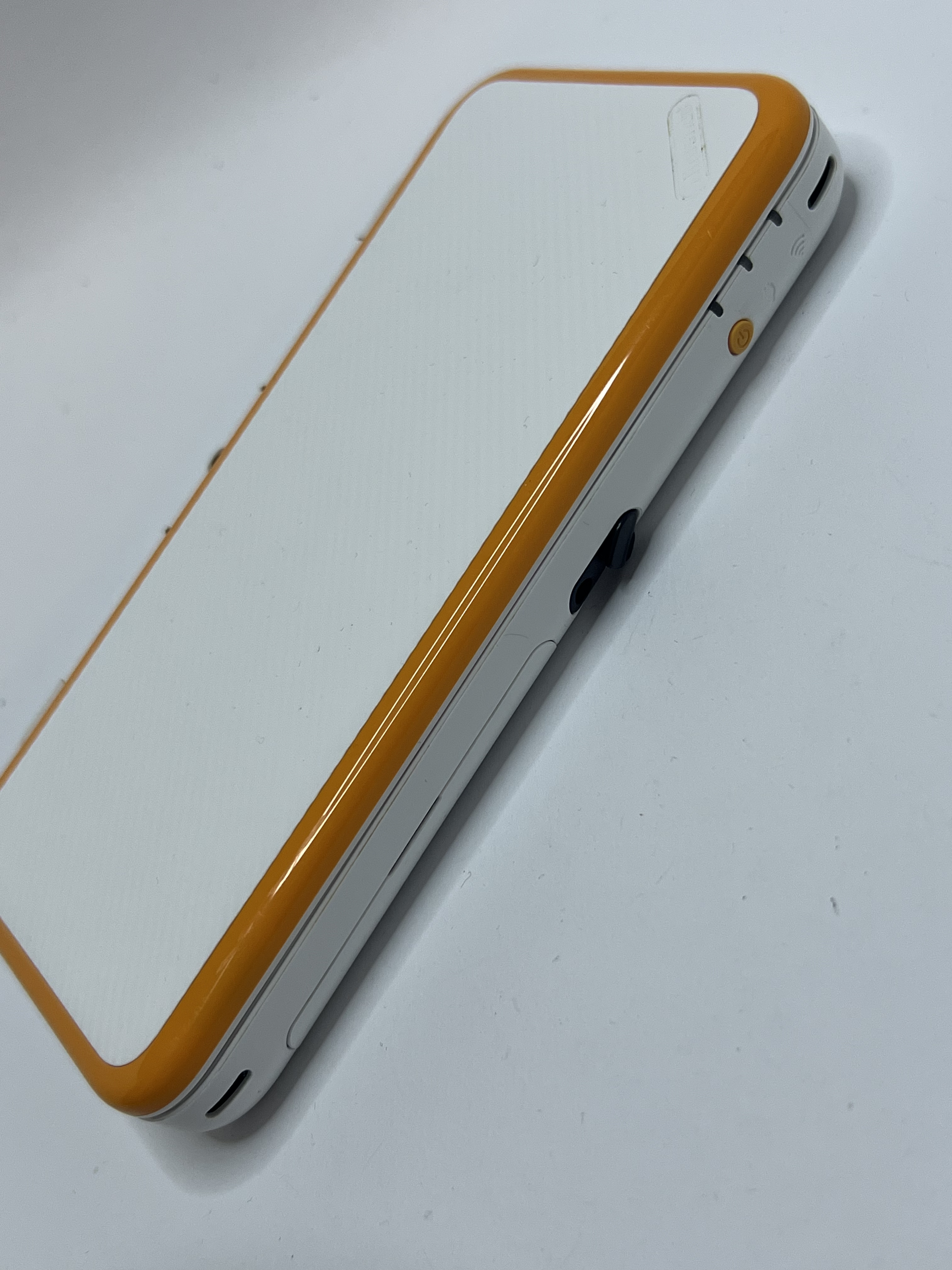 Nintendo New 2DS XL Konsole in weiß orange mit 128GB, Pokemon Bank, Poke Mover & vielen Extras