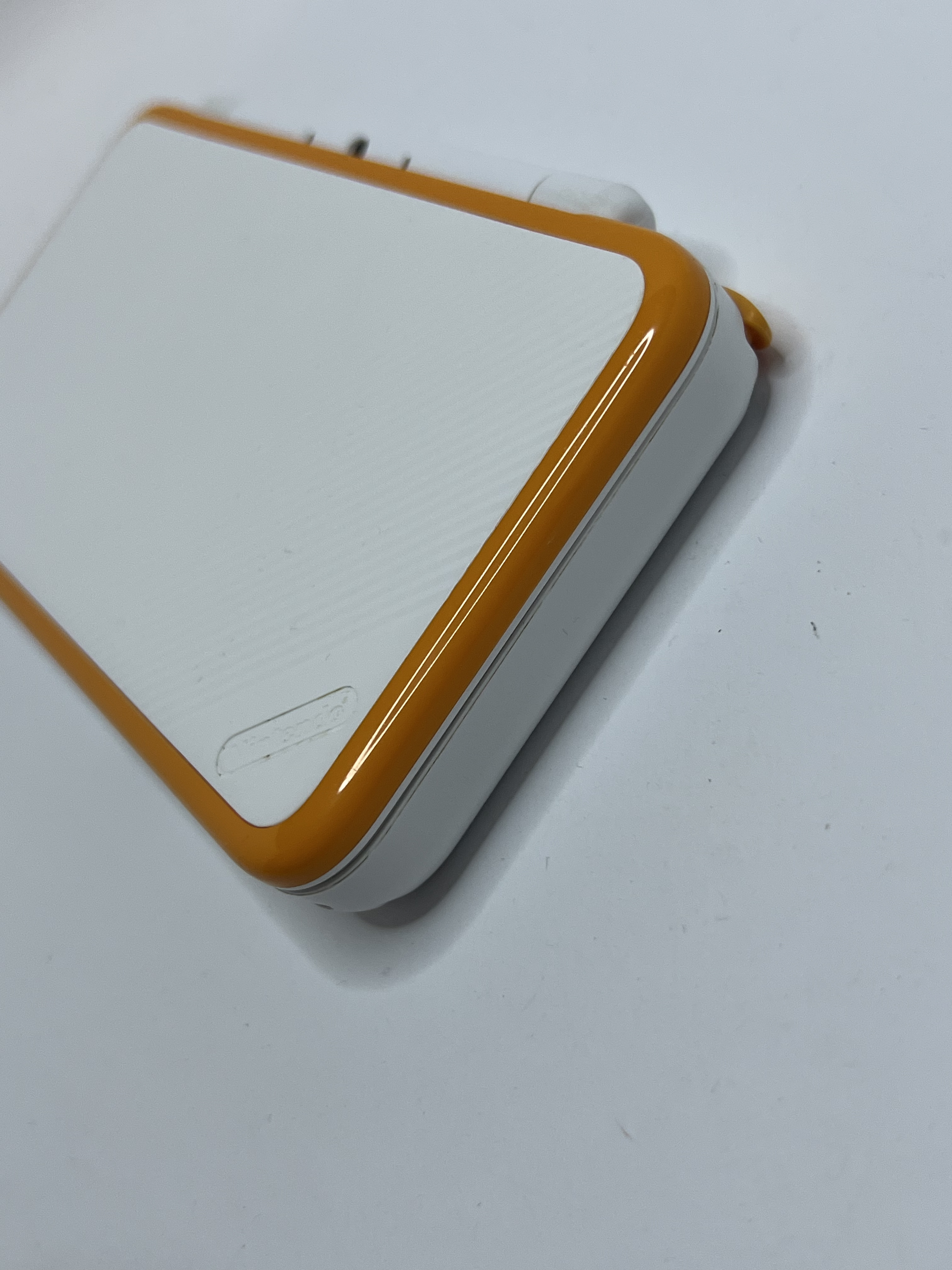 Nintendo New 2DS XL Konsole in weiß orange mit 128GB, Pokemon Bank, Poke Mover & vielen Extras