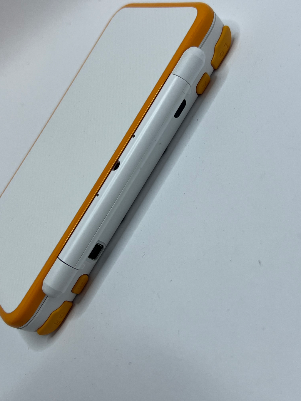 Nintendo New 2DS XL Konsole in weiß orange mit 128GB, Pokemon Bank, Poke Mover & vielen Extras