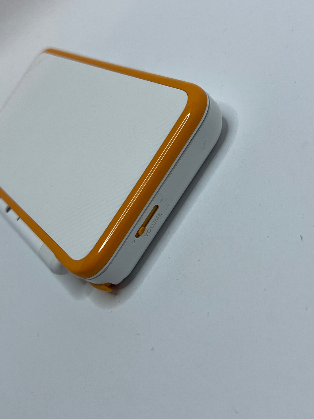 Nintendo New 2DS XL Konsole in weiß orange mit 128GB, Pokemon Bank, Poke Mover & vielen Extras