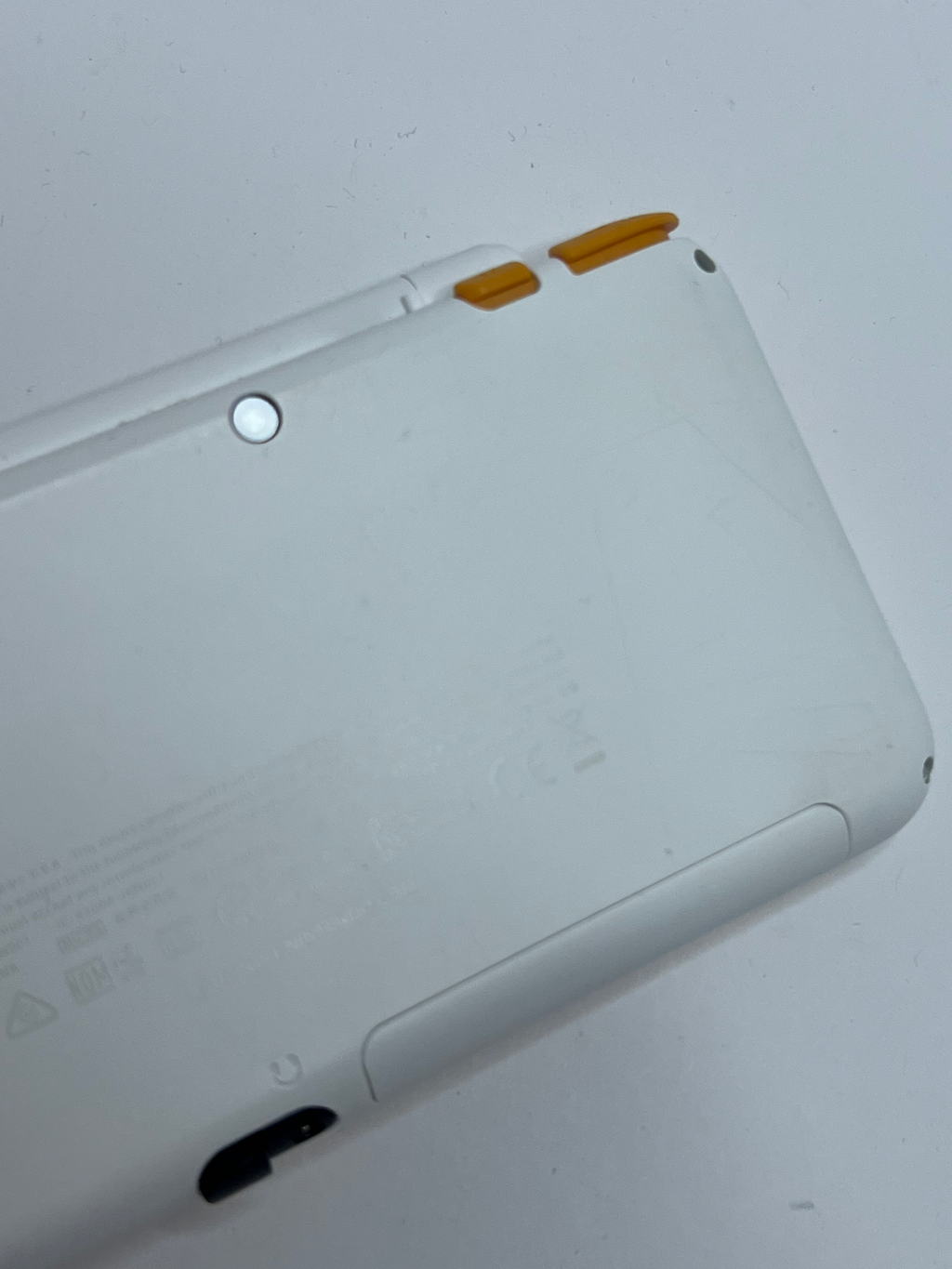 Nintendo New 2DS XL Konsole in weiß orange mit 128GB, Pokemon Bank, Poke Mover & vielen Extras