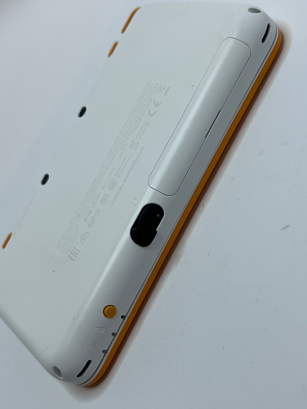 Nintendo New 2DS XL Konsole in weiß orange mit 128GB, Pokemon Bank, Poke Mover & vielen Extras