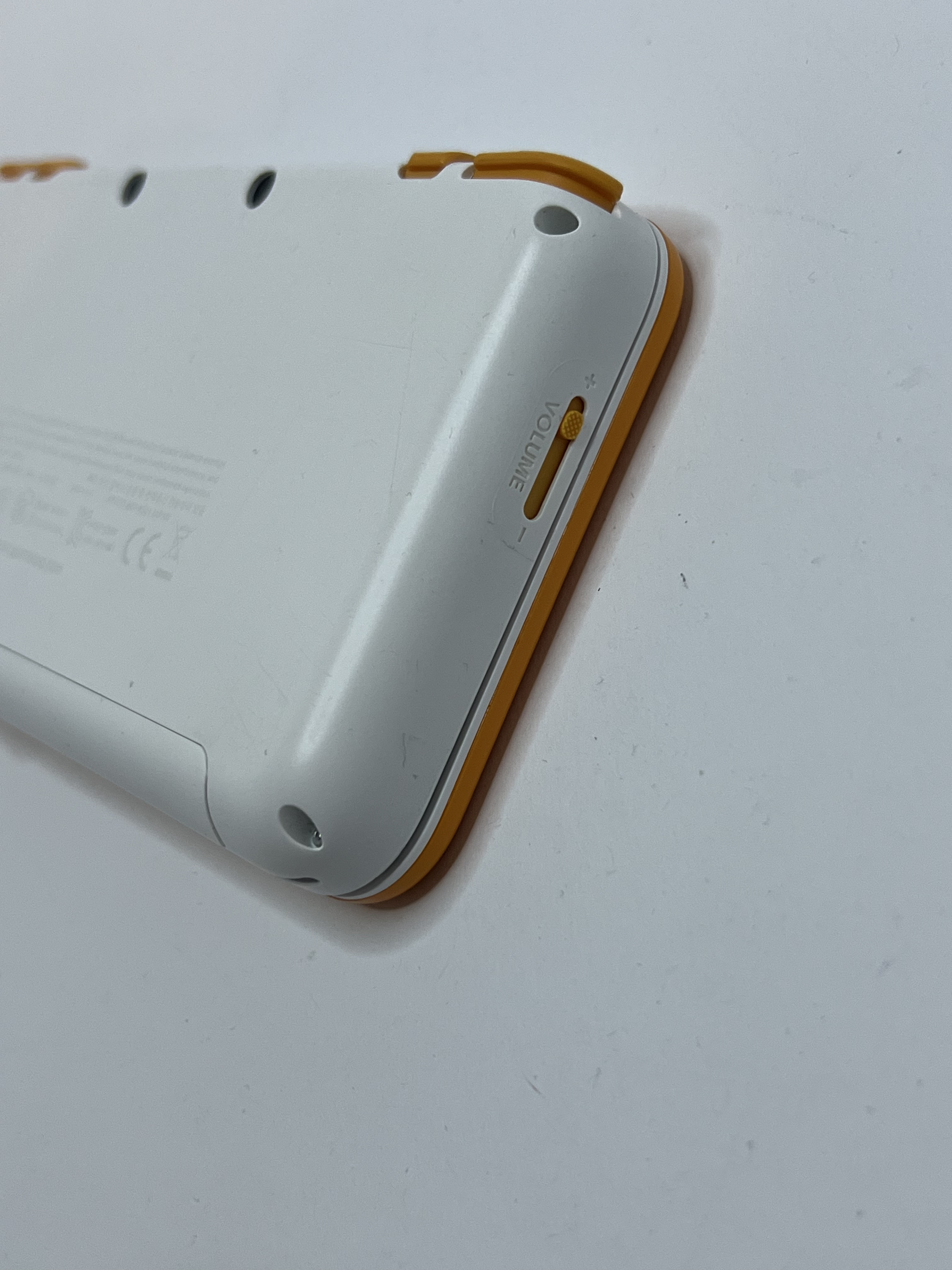 Nintendo New 2DS XL Konsole in weiß orange mit 128GB, Pokemon Bank, Poke Mover & vielen Extras