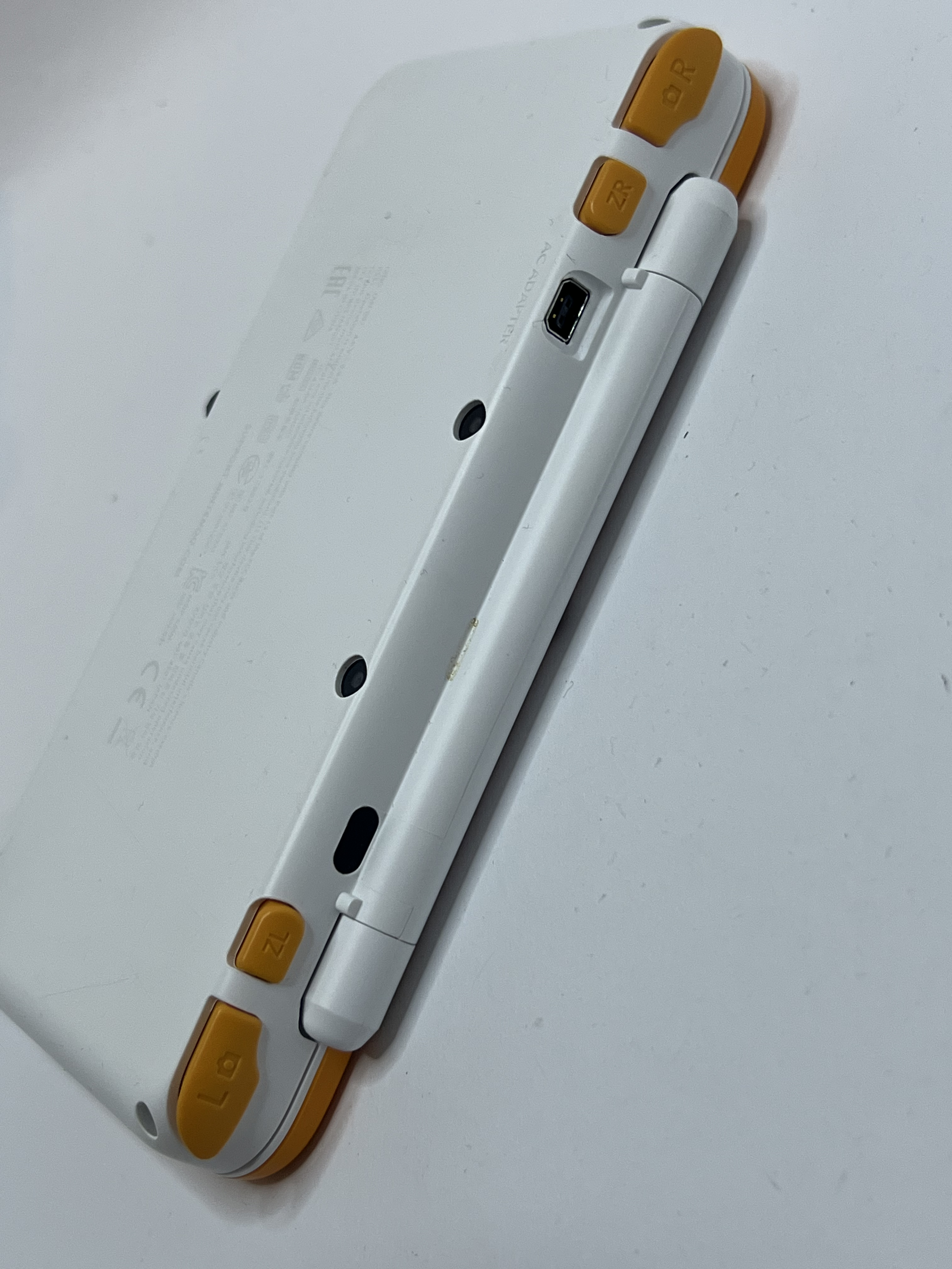 Nintendo New 2DS XL Konsole in weiß orange mit 128GB, Pokemon Bank, Poke Mover & vielen Extras