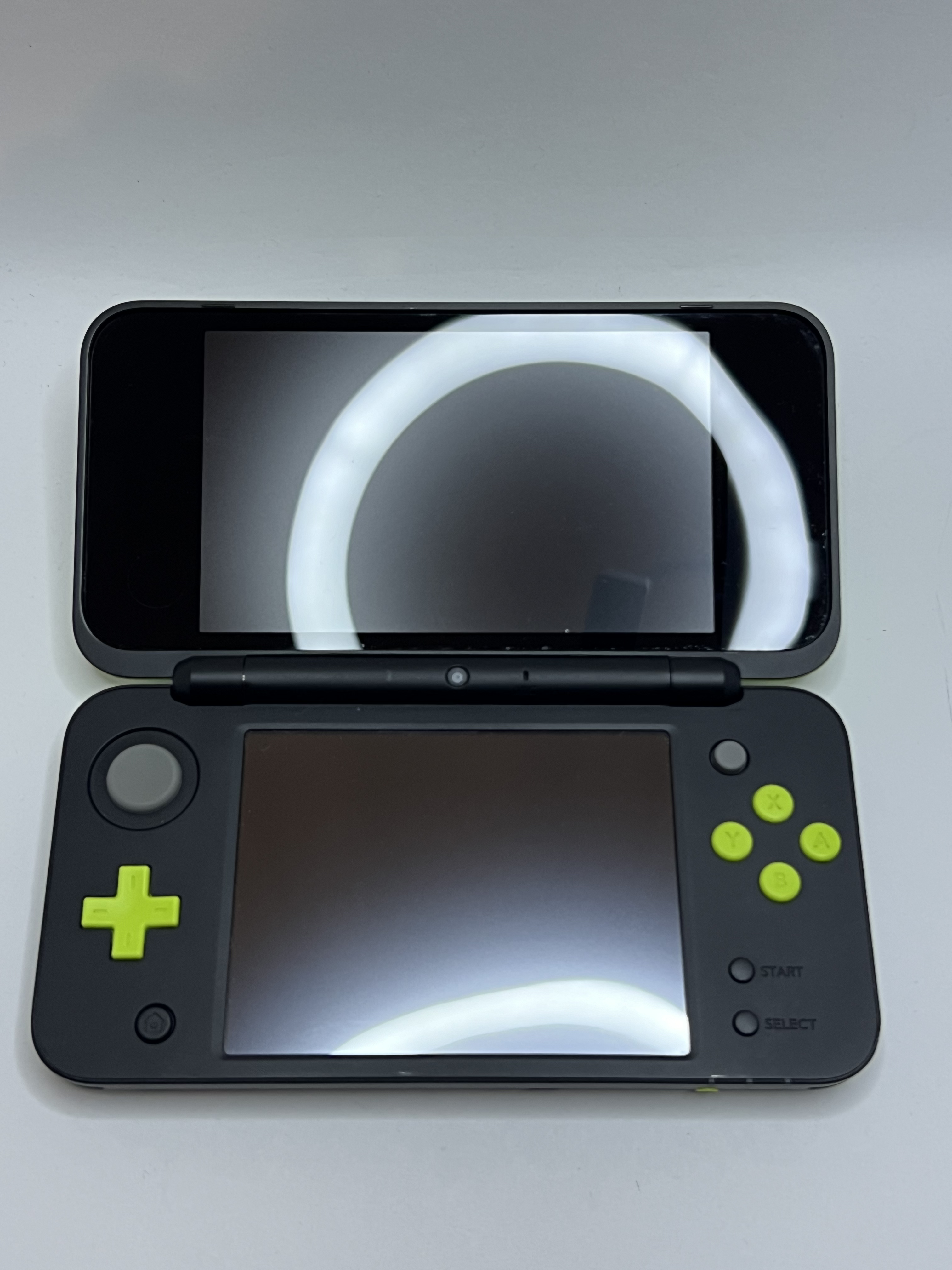 Nintendo New 2DS XL Konsole in neon grün in OVP mit 128GB, Pokemon Bank, Poke Mover & vielen Extras