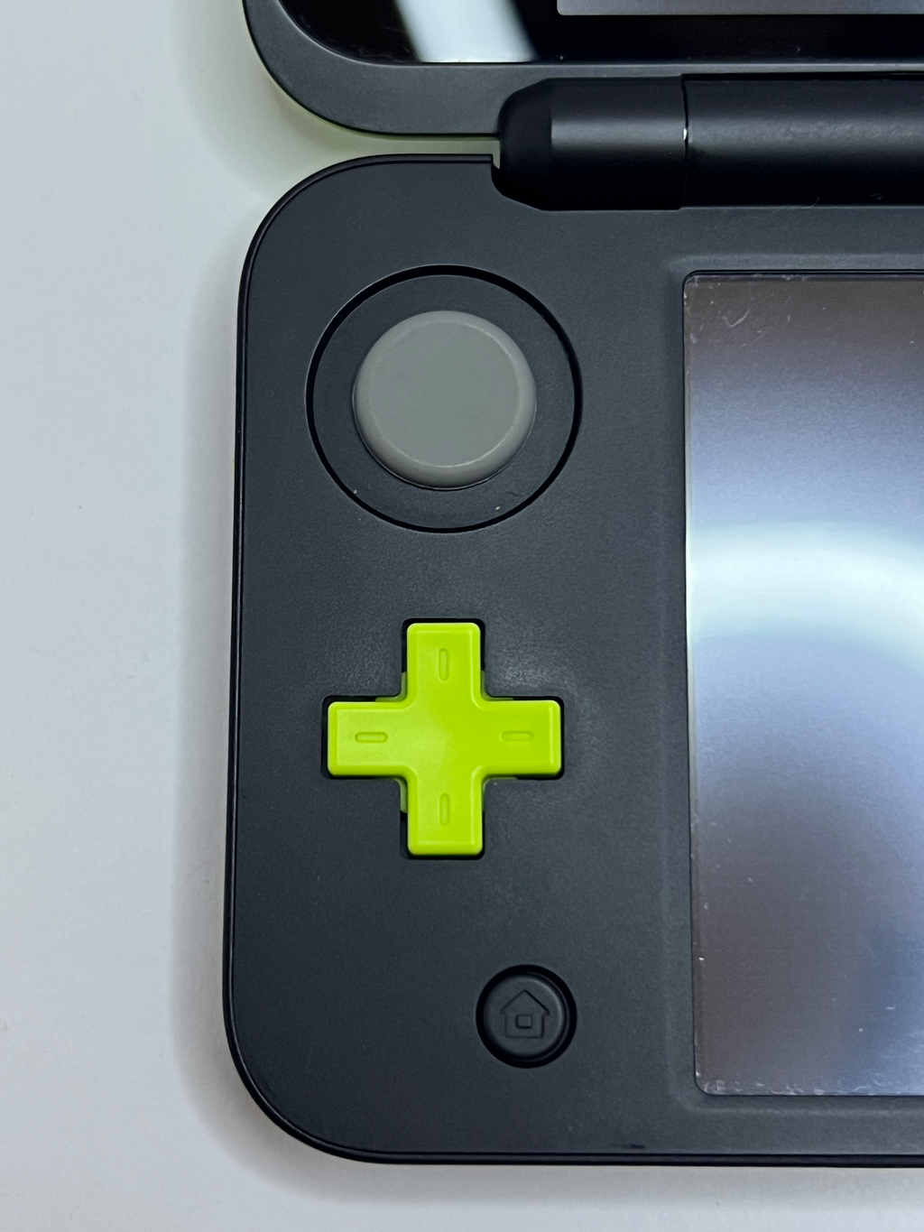 Nintendo New 2DS XL Konsole in neon grün in OVP mit 128GB, Pokemon Bank, Poke Mover & vielen Extras