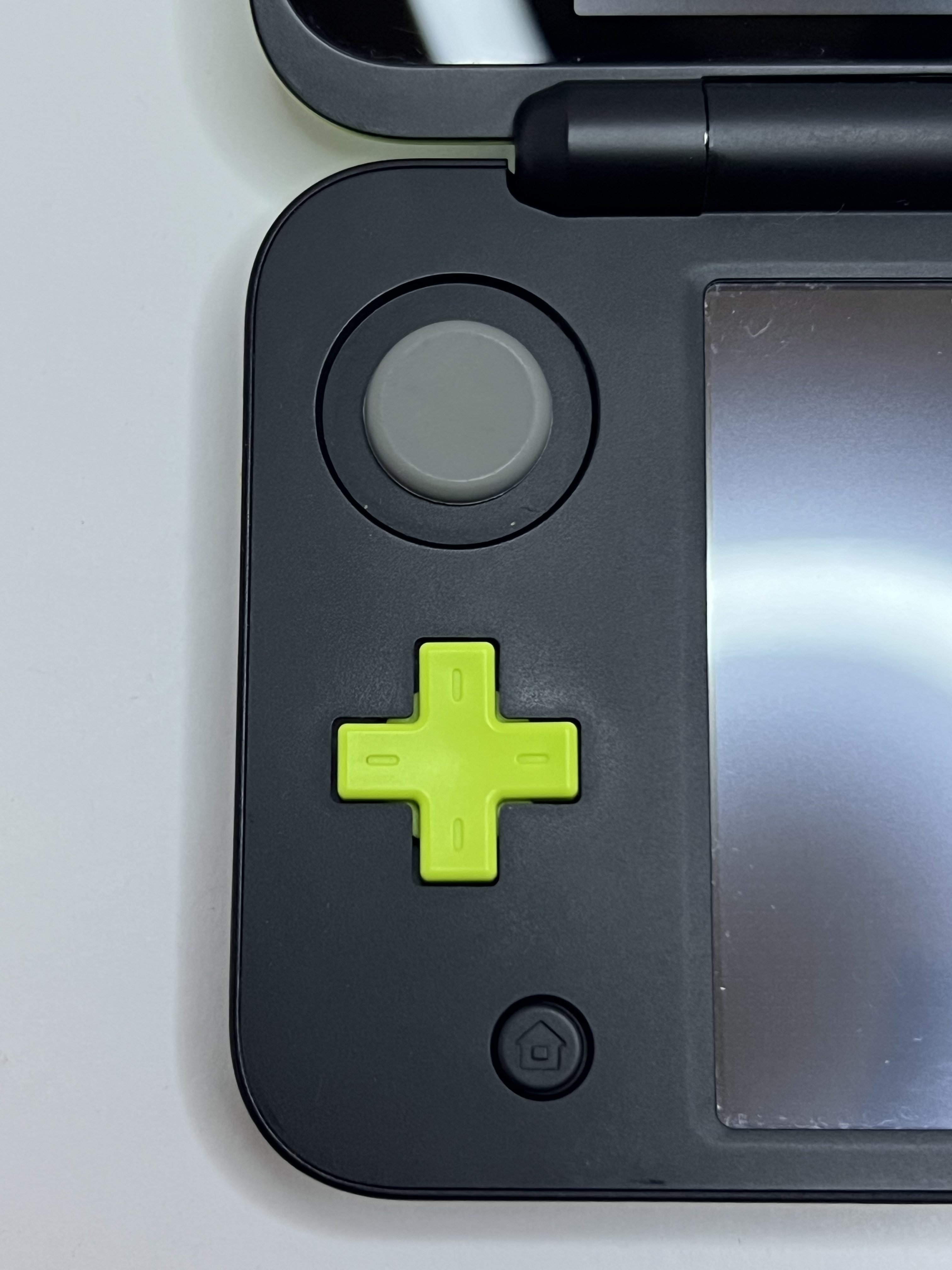 Nintendo New 2DS XL Konsole in neon grün in OVP mit 128GB, Pokemon Bank, Poke Mover & vielen Extras