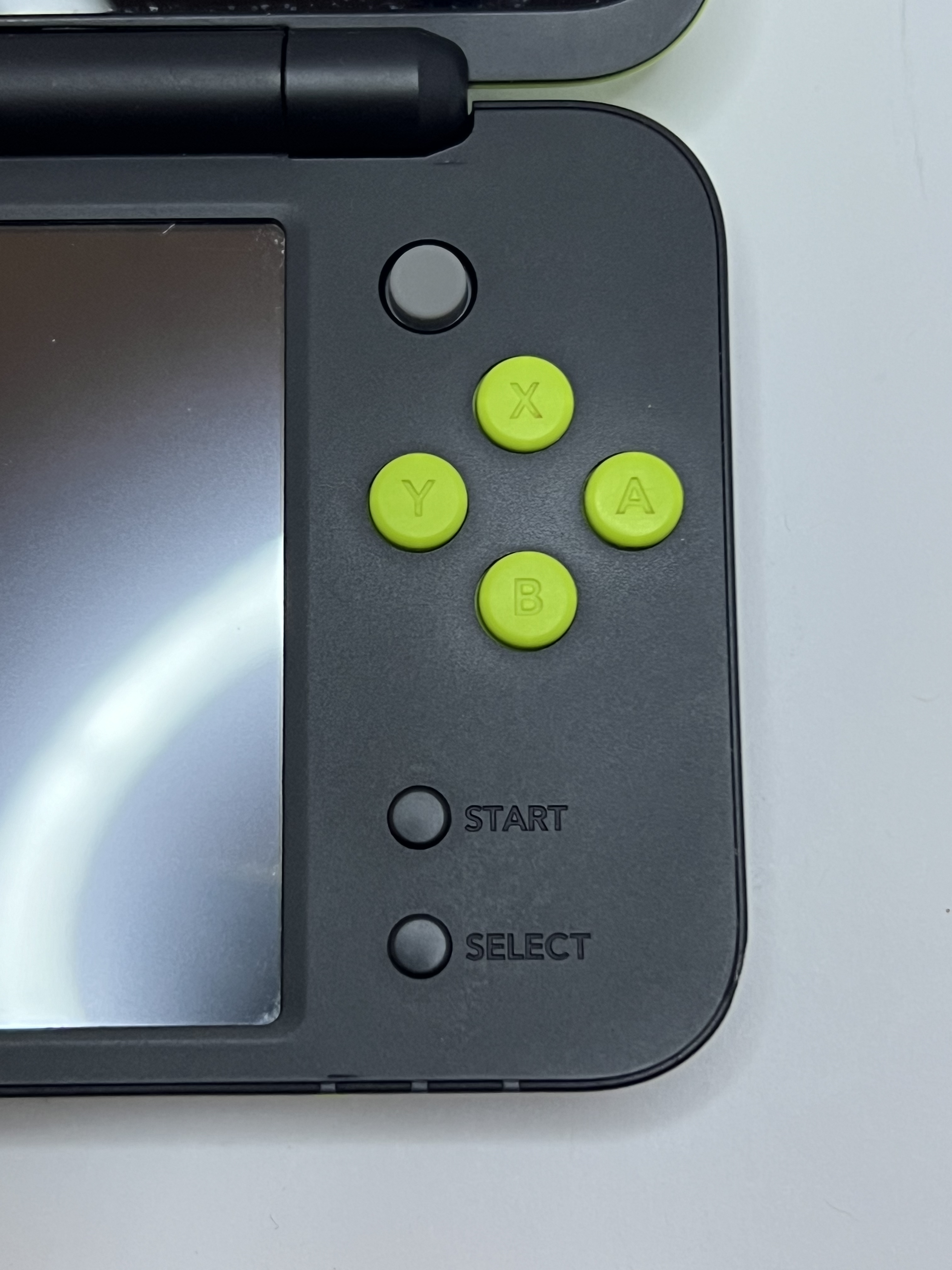 Nintendo New 2DS XL Konsole in neon grün in OVP mit 128GB, Pokemon Bank, Poke Mover & vielen Extras