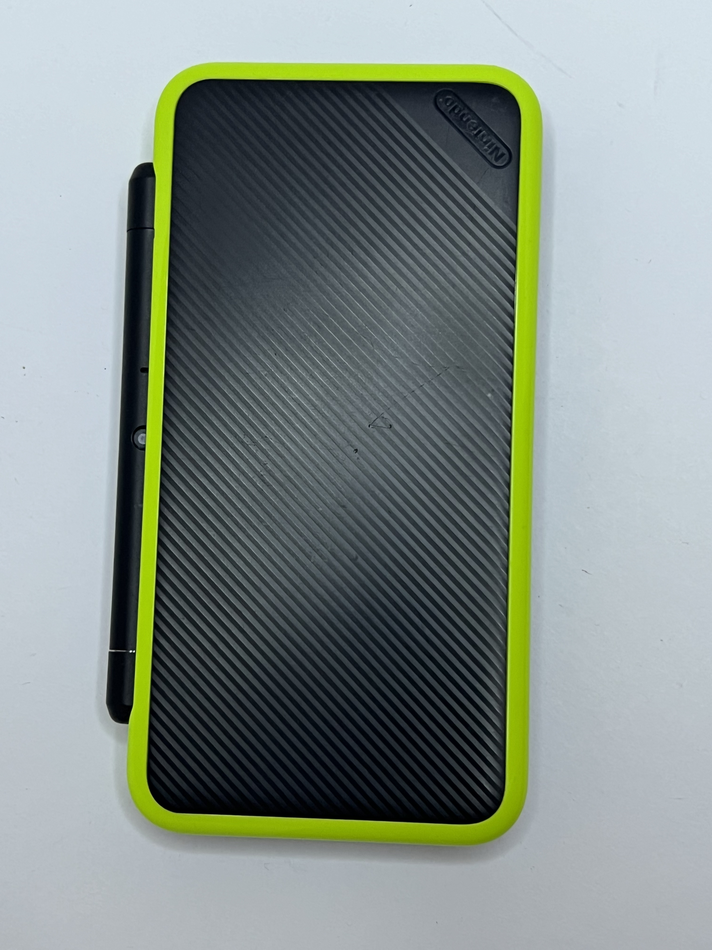 Nintendo New 2DS XL Konsole in neon grün in OVP mit 128GB, Pokemon Bank, Poke Mover & vielen Extras