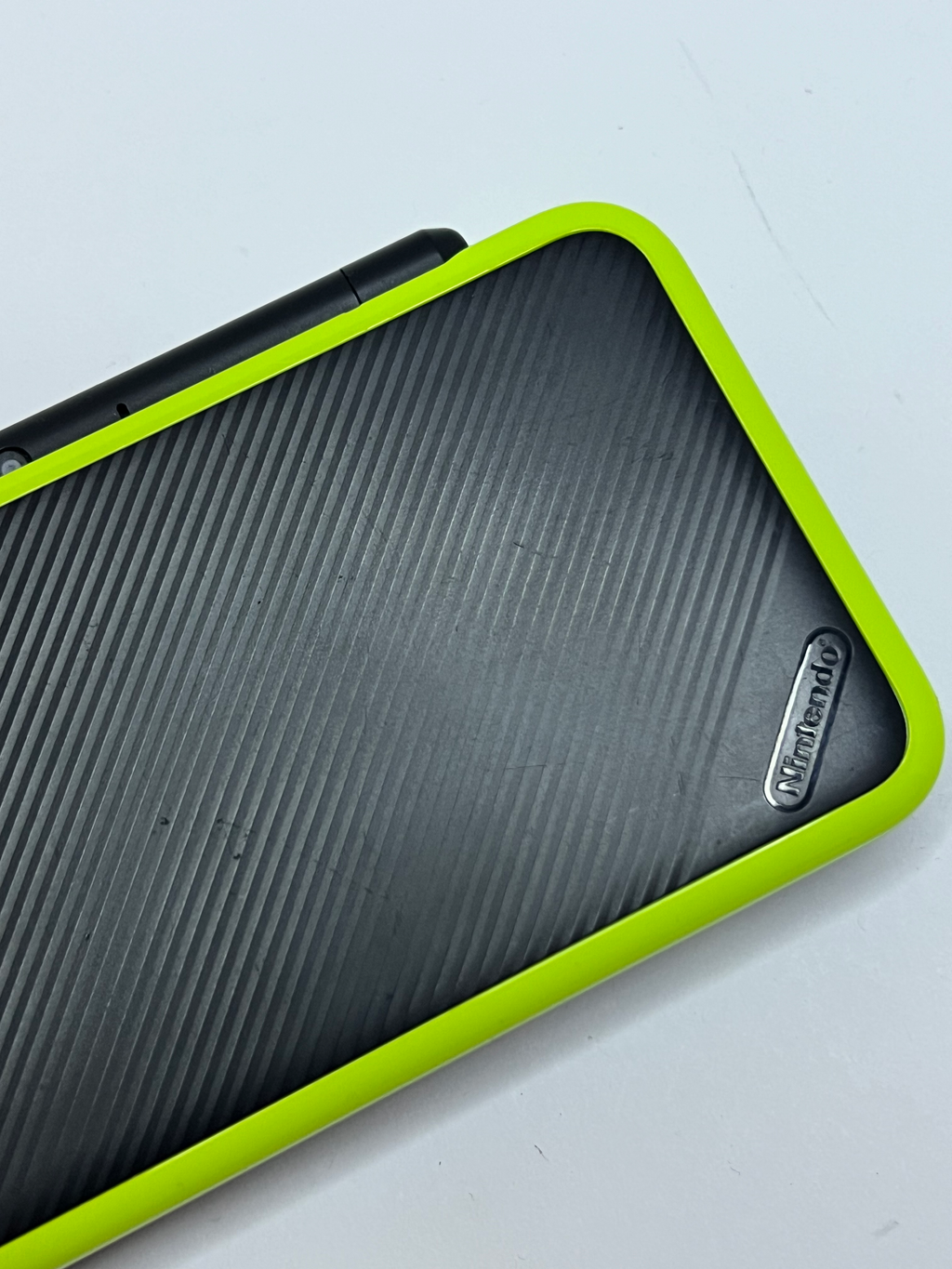 Nintendo New 2DS XL Konsole in neon grün in OVP mit 128GB, Pokemon Bank, Poke Mover & vielen Extras