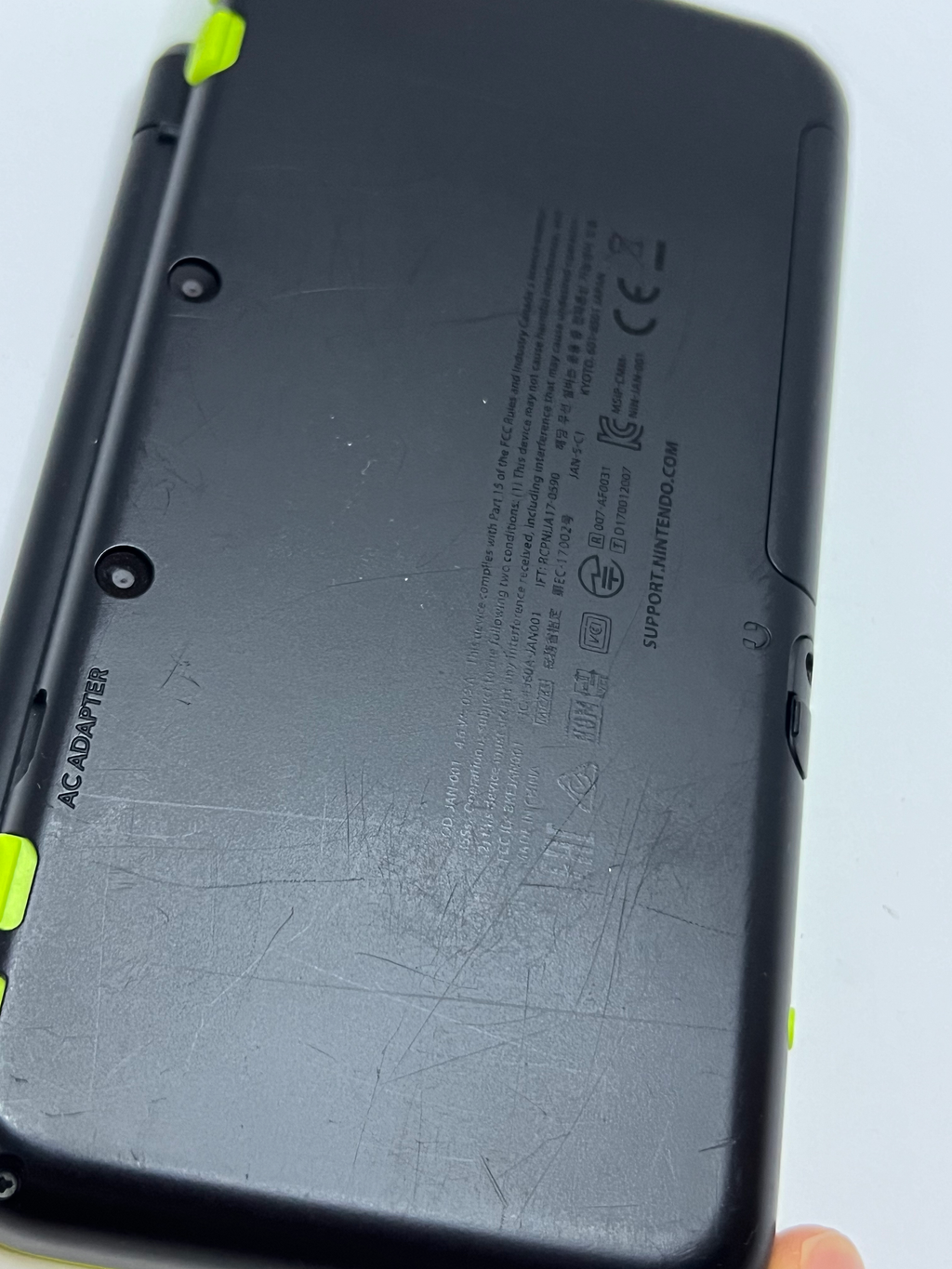 Nintendo New 2DS XL Konsole in neon grün in OVP mit 128GB, Pokemon Bank, Poke Mover & vielen Extras
