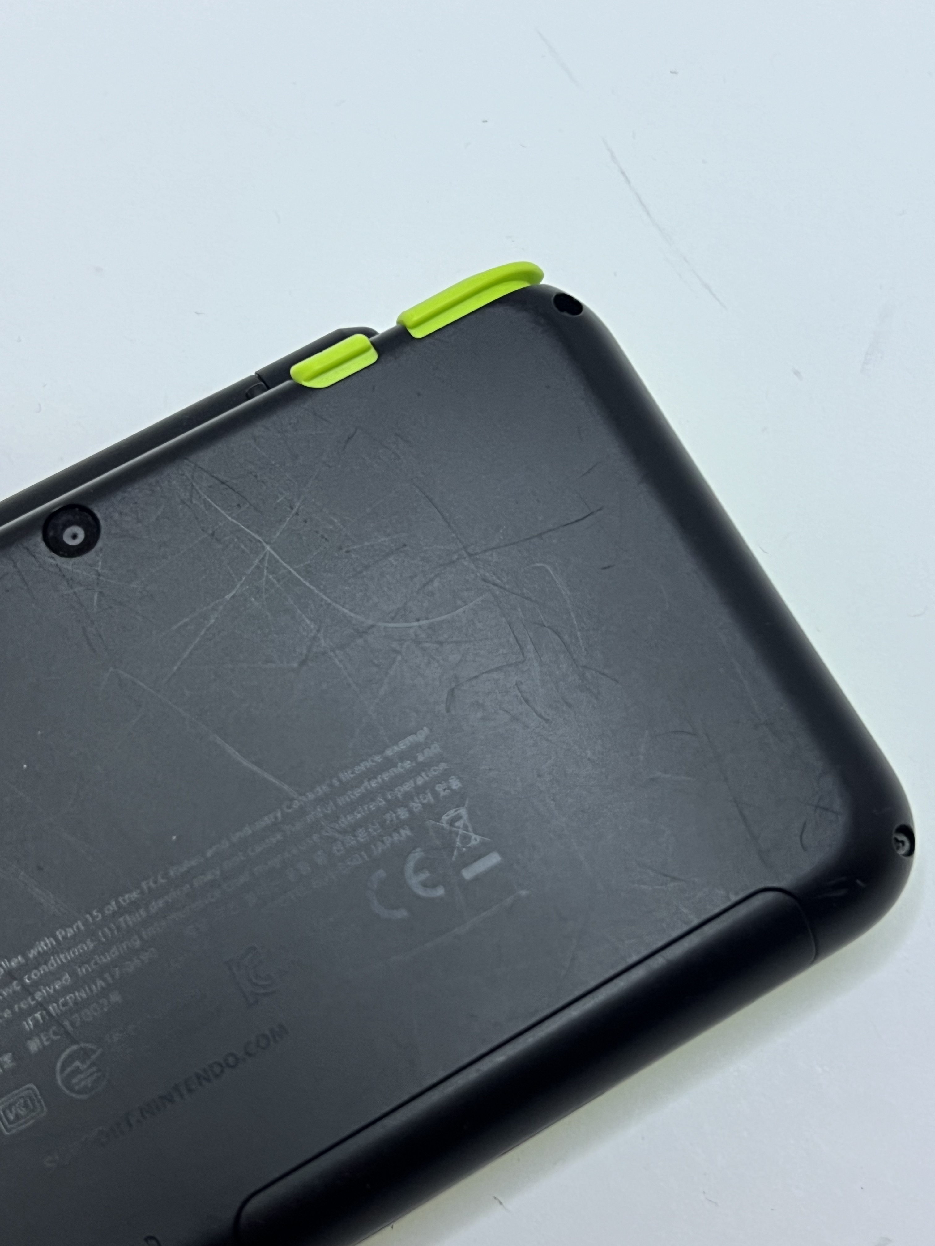Nintendo New 2DS XL Konsole in neon grün in OVP mit 128GB, Pokemon Bank, Poke Mover & vielen Extras