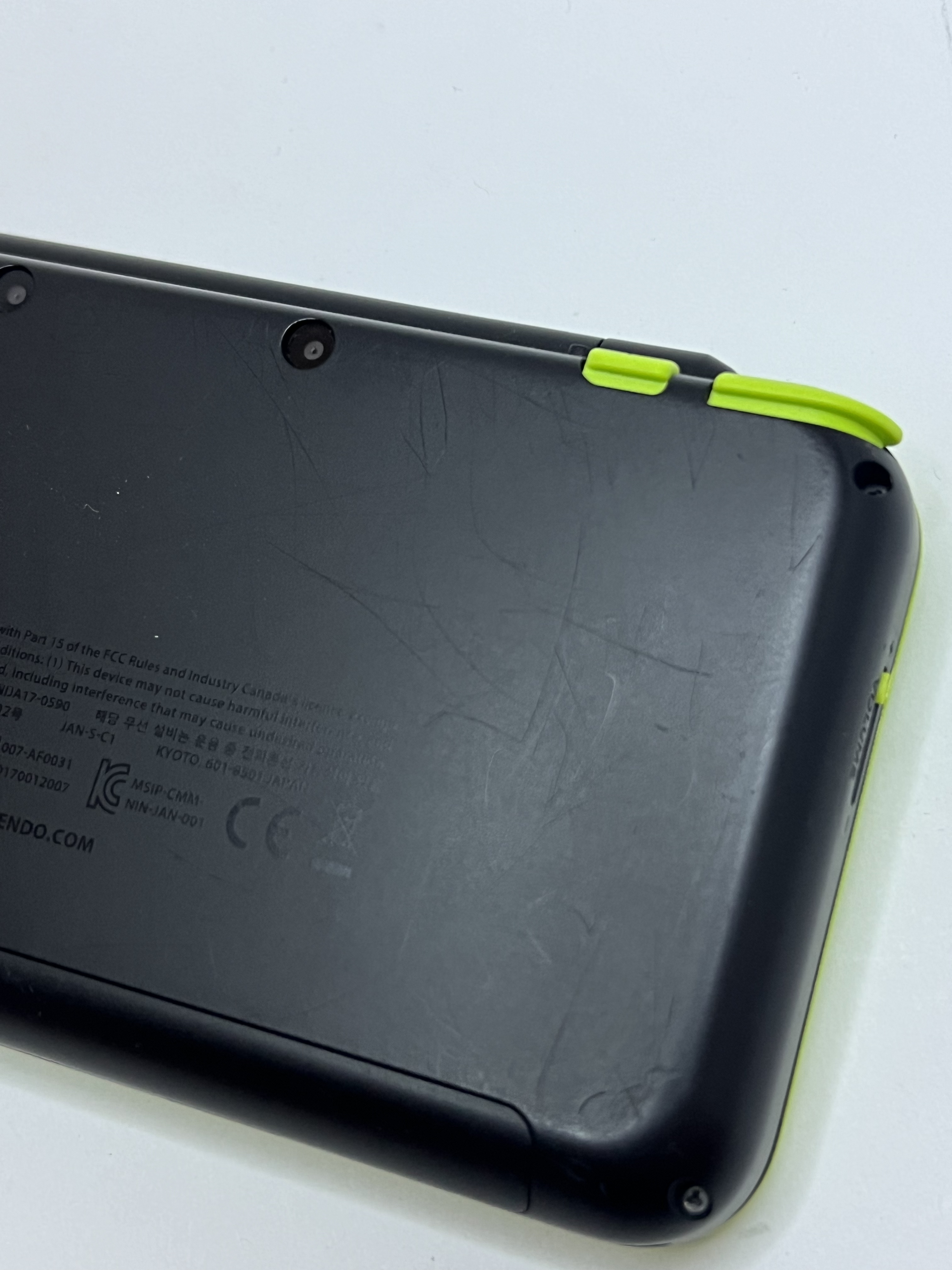Nintendo New 2DS XL Konsole in neon grün in OVP mit 128GB, Pokemon Bank, Poke Mover & vielen Extras