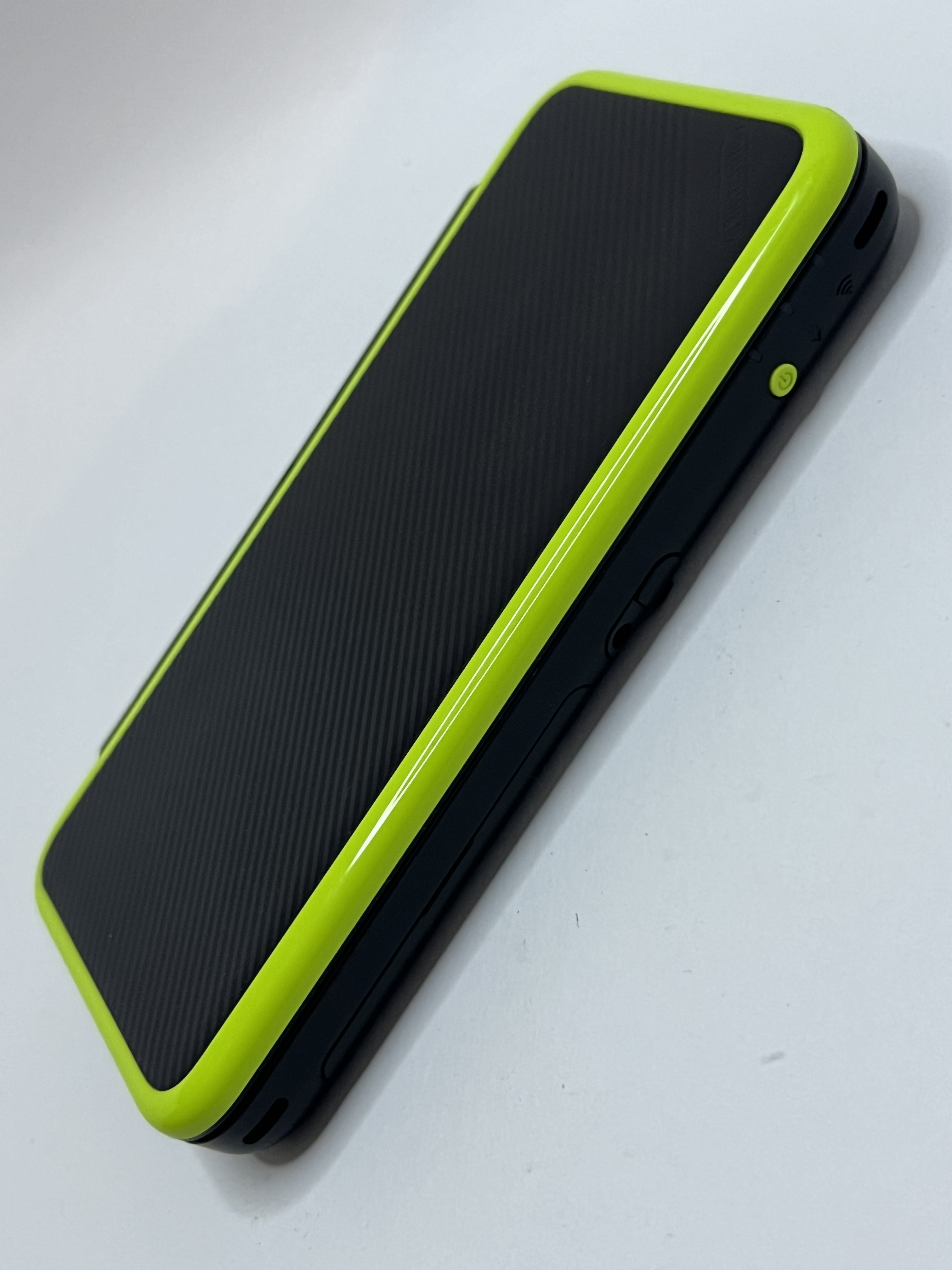 Nintendo New 2DS XL Konsole in neon grün in OVP mit 128GB, Pokemon Bank, Poke Mover & vielen Extras