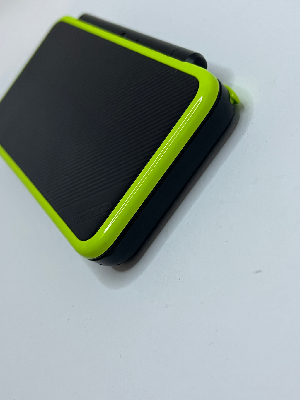 Nintendo New 2DS XL Konsole in neon grün in OVP mit 128GB, Pokemon Bank, Poke Mover & vielen Extras