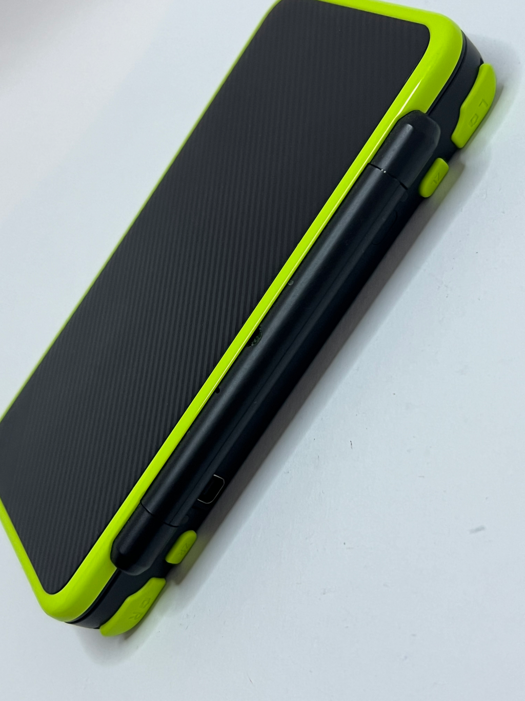 Nintendo New 2DS XL Konsole in neon grün in OVP mit 128GB, Pokemon Bank, Poke Mover & vielen Extras