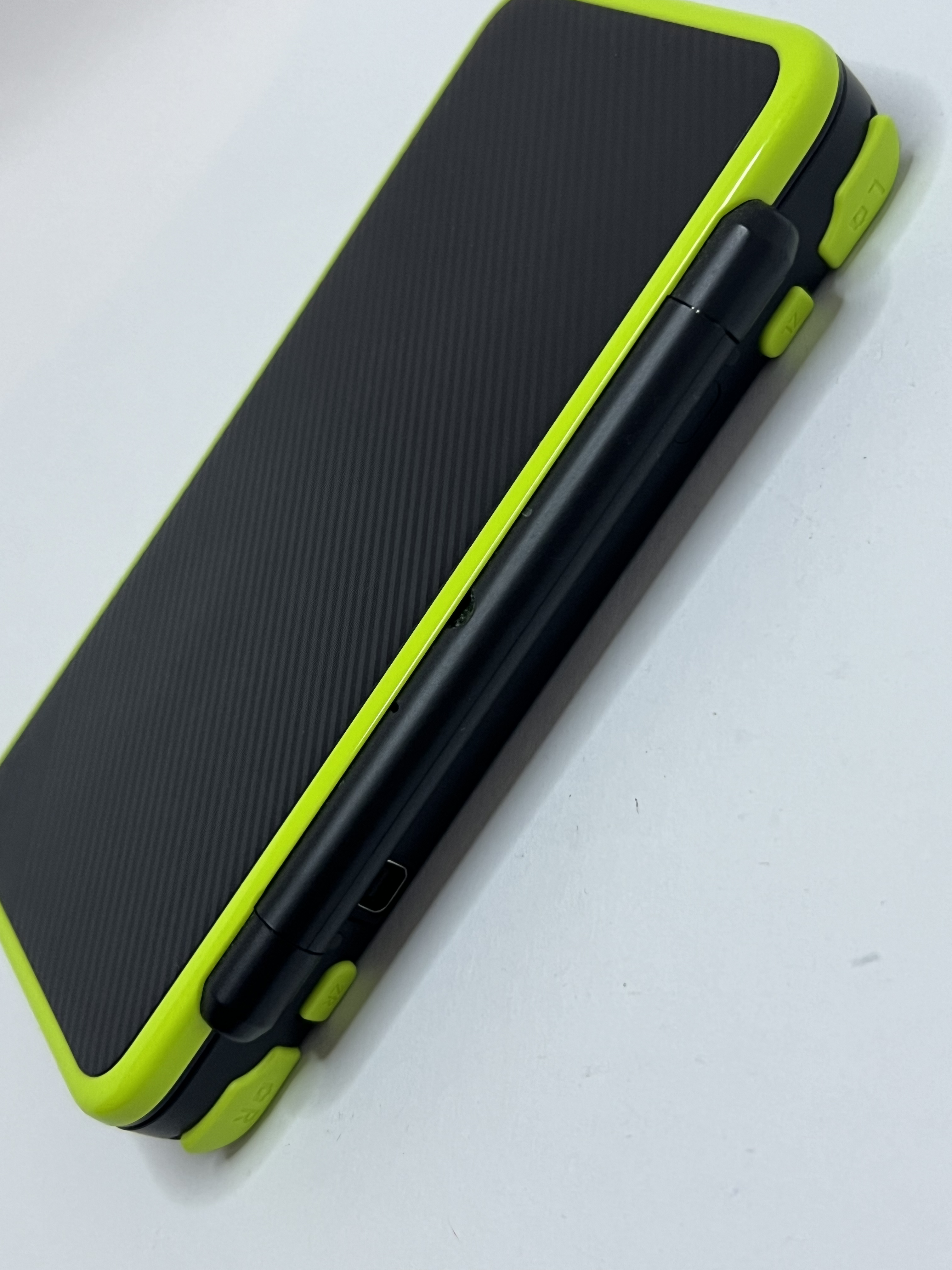 Nintendo New 2DS XL Konsole in neon grün in OVP mit 128GB, Pokemon Bank, Poke Mover & vielen Extras